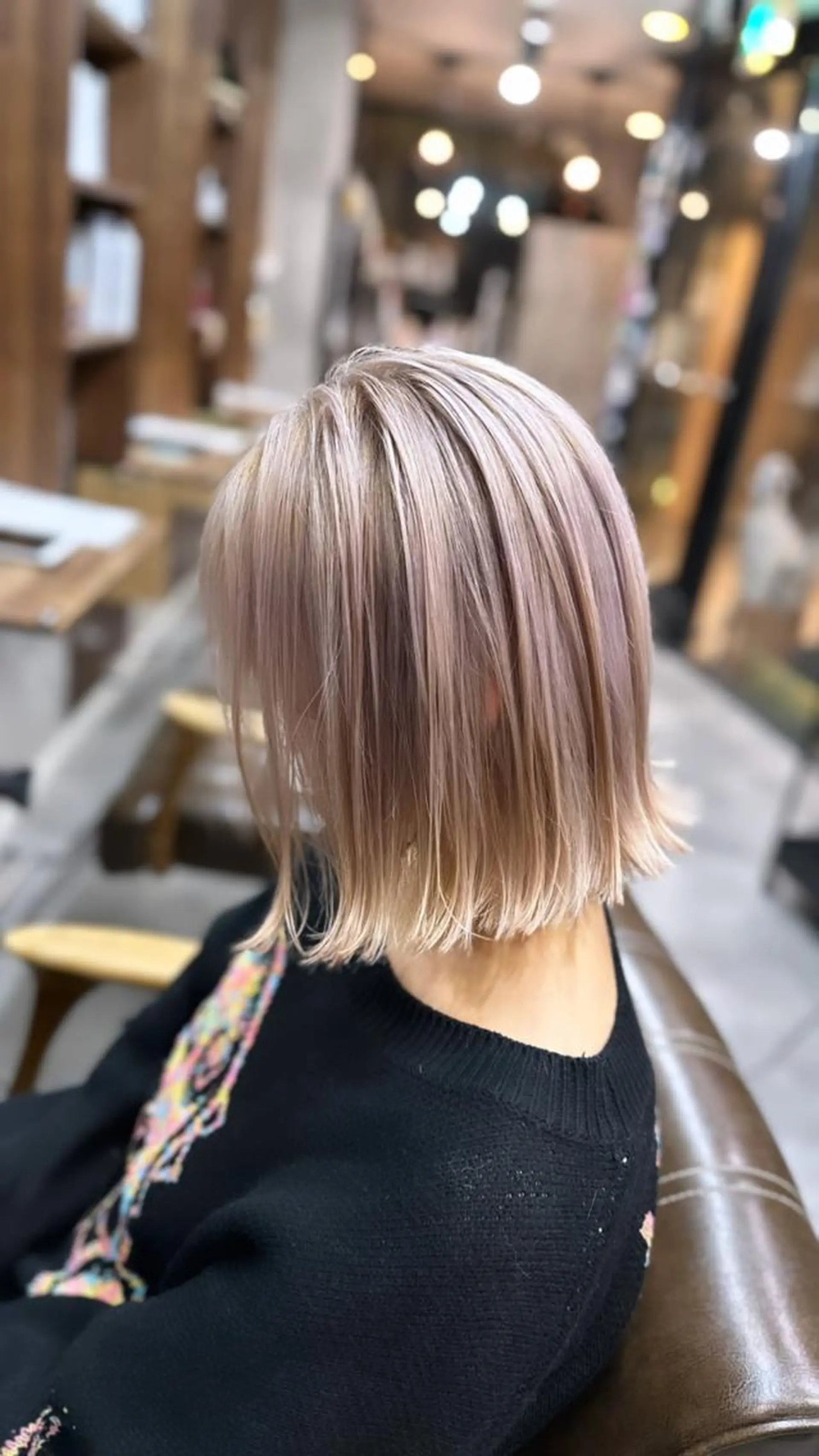 ミディアム カラー 切りっぱなしボブ ブリーチ ボブ カット ヘアカラー トリートメント ヘアセット 難波ブリーチカラー 伊藤洋輝のヘアスタイル