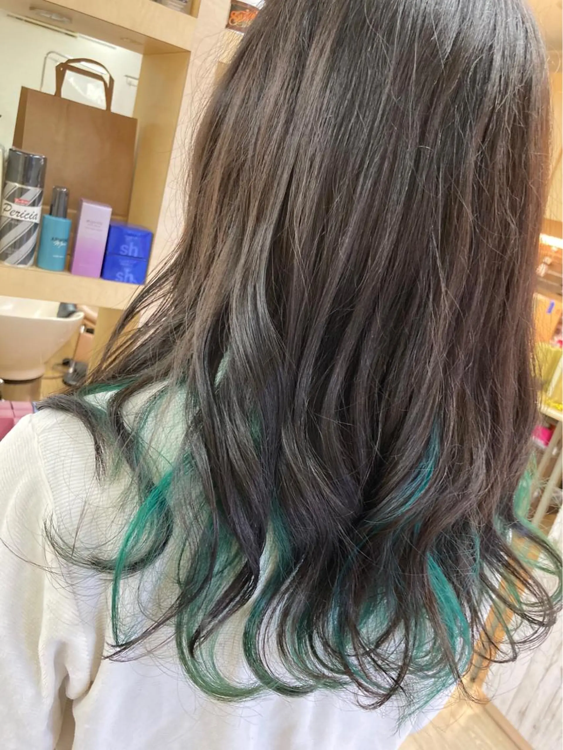 ロング カラー インナーカラー 折田 真優のヘアスタイル