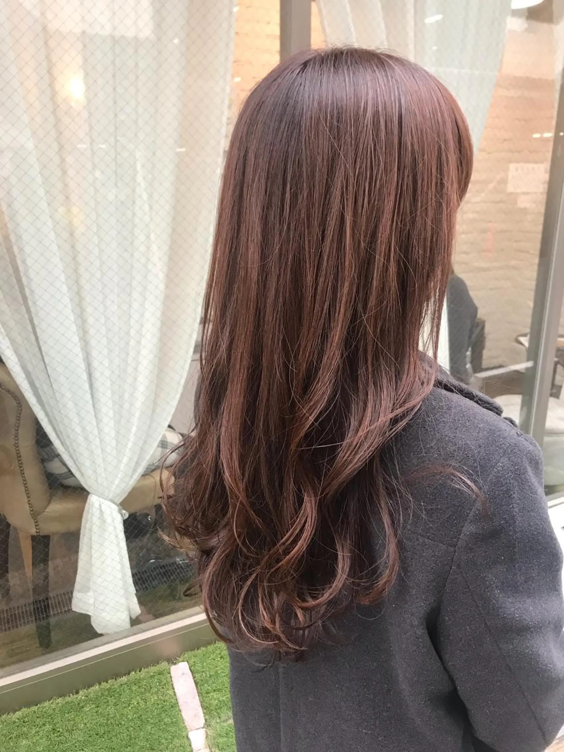 ロング カラー いけだ　ひかり ハイライトくびれヘアのヘアスタイル