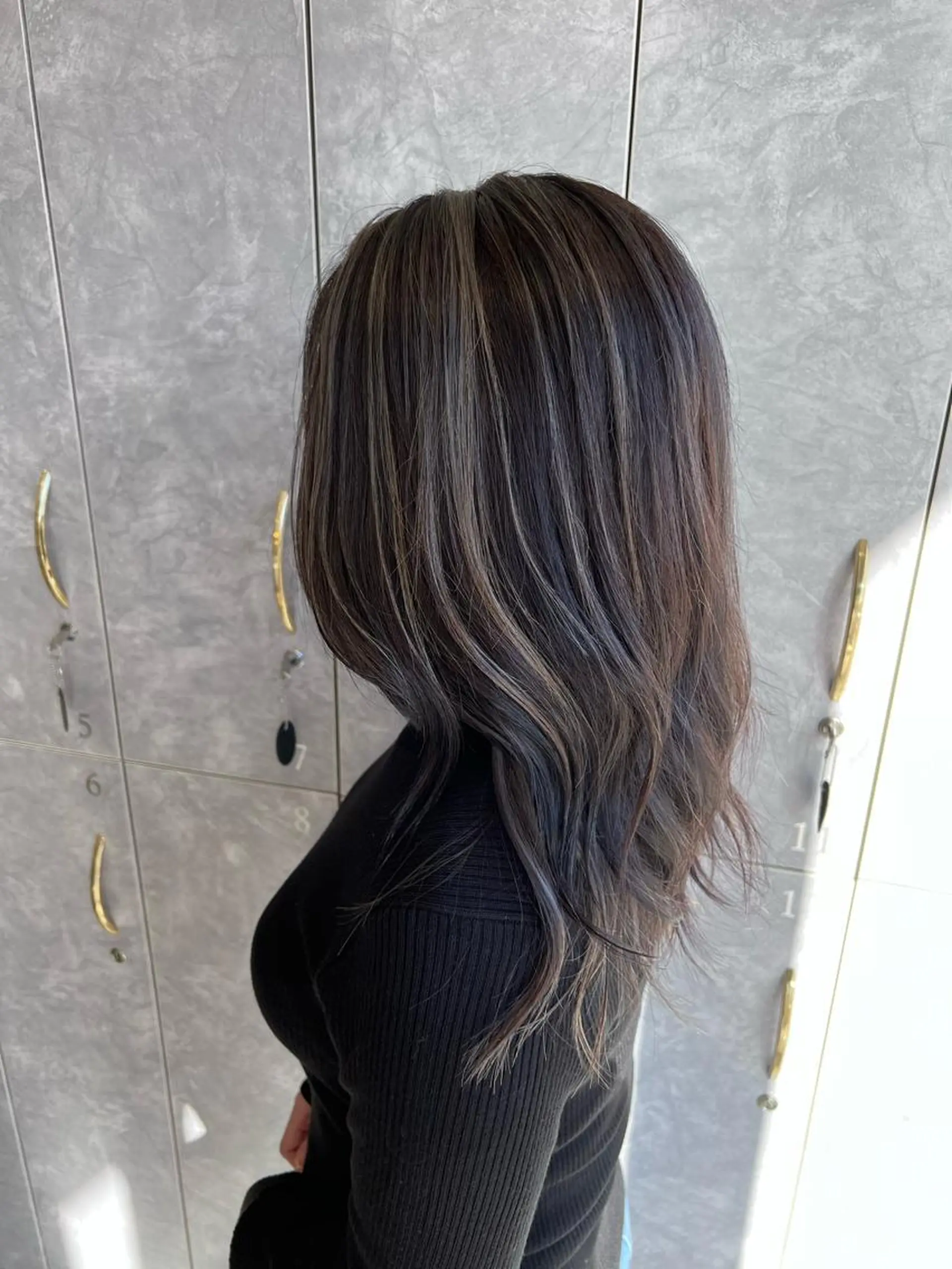 ロング ハイライト 中嶋 彩乃のヘアスタイル