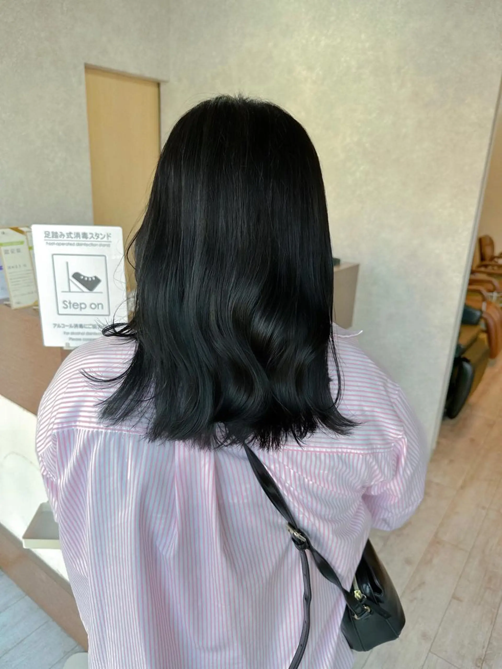 ミディアム カラー 黒髪 ブルーカラー ブルーブラック 高橋 みく/ minim 暖色のヘアスタイル