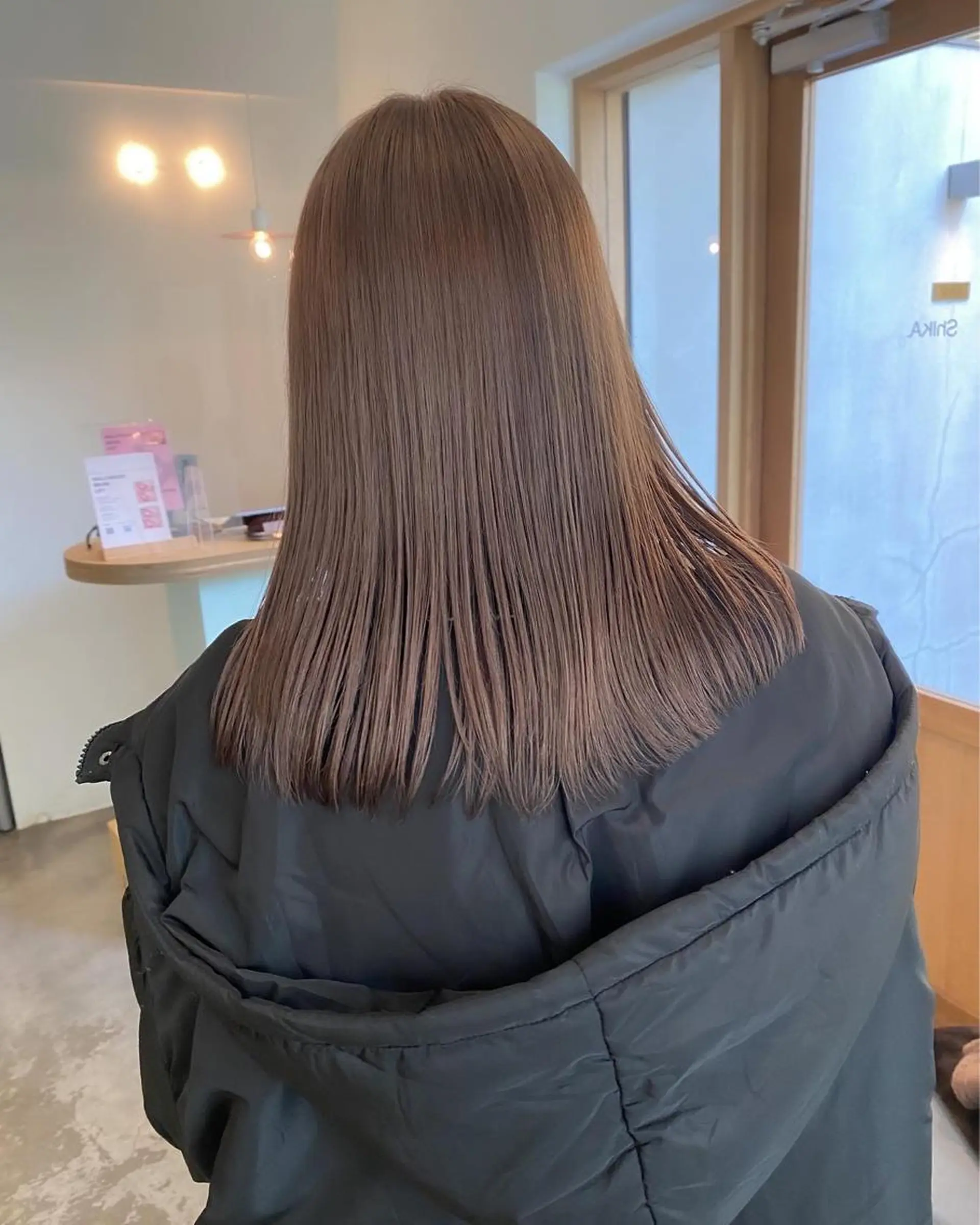 セミロング カラー ブリーチ グレージュ ハイトーンカラー ミルクティーグレージュ 板谷みさき /艶ボブ/藤沢美容室のヘアスタイル