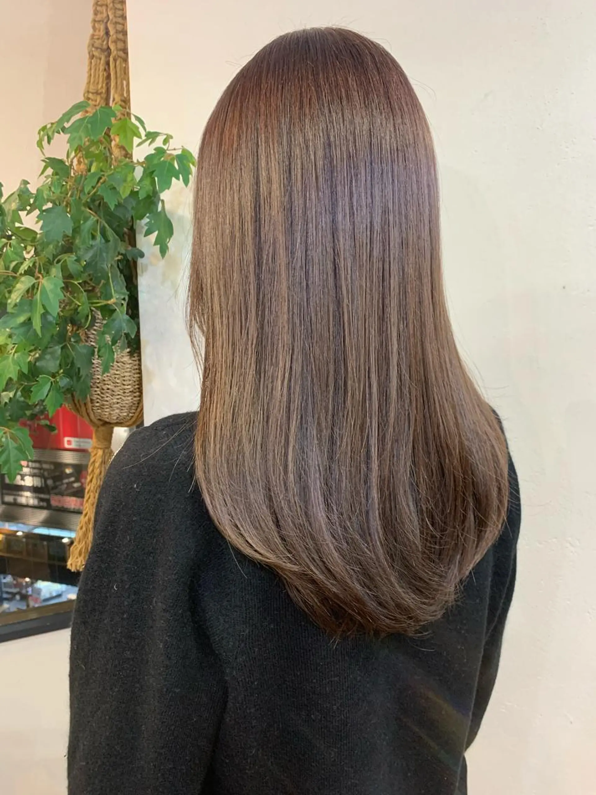 カラー レイヤーカット、 大人可愛い　中村美羅のヘアスタイル