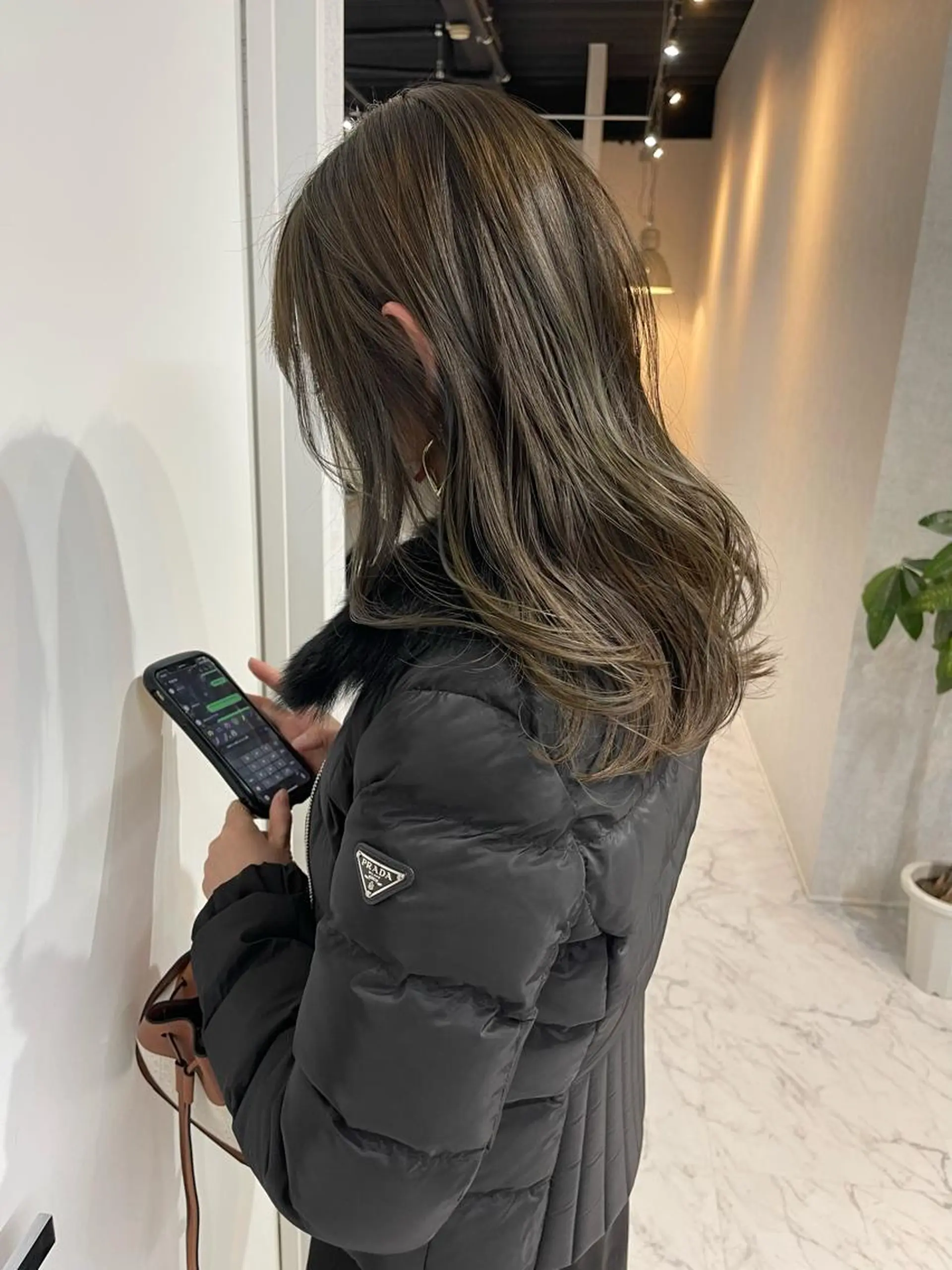 ミディアム カラー ヘアアレンジ バレイヤージュ デザインカラー ハイライトカラー 外国人風カラー ハイライト カット ヘアカラー トリートメント アンドウ ユウ/ レイヤーカット/韓国のヘアスタイル