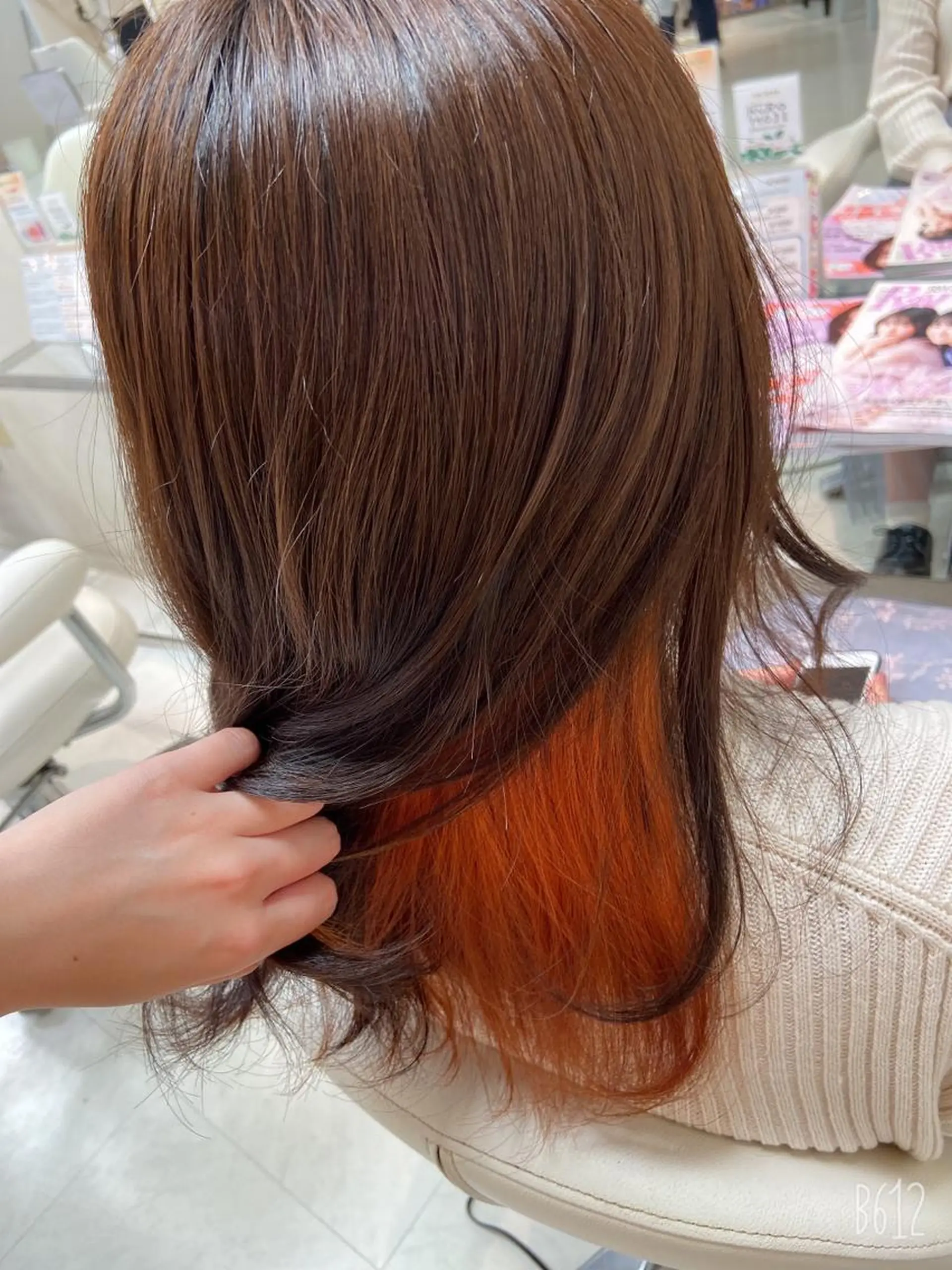セミロング カラー ブリーチ インナーカラー オレンジ 菊地 美憂のヘアスタイル