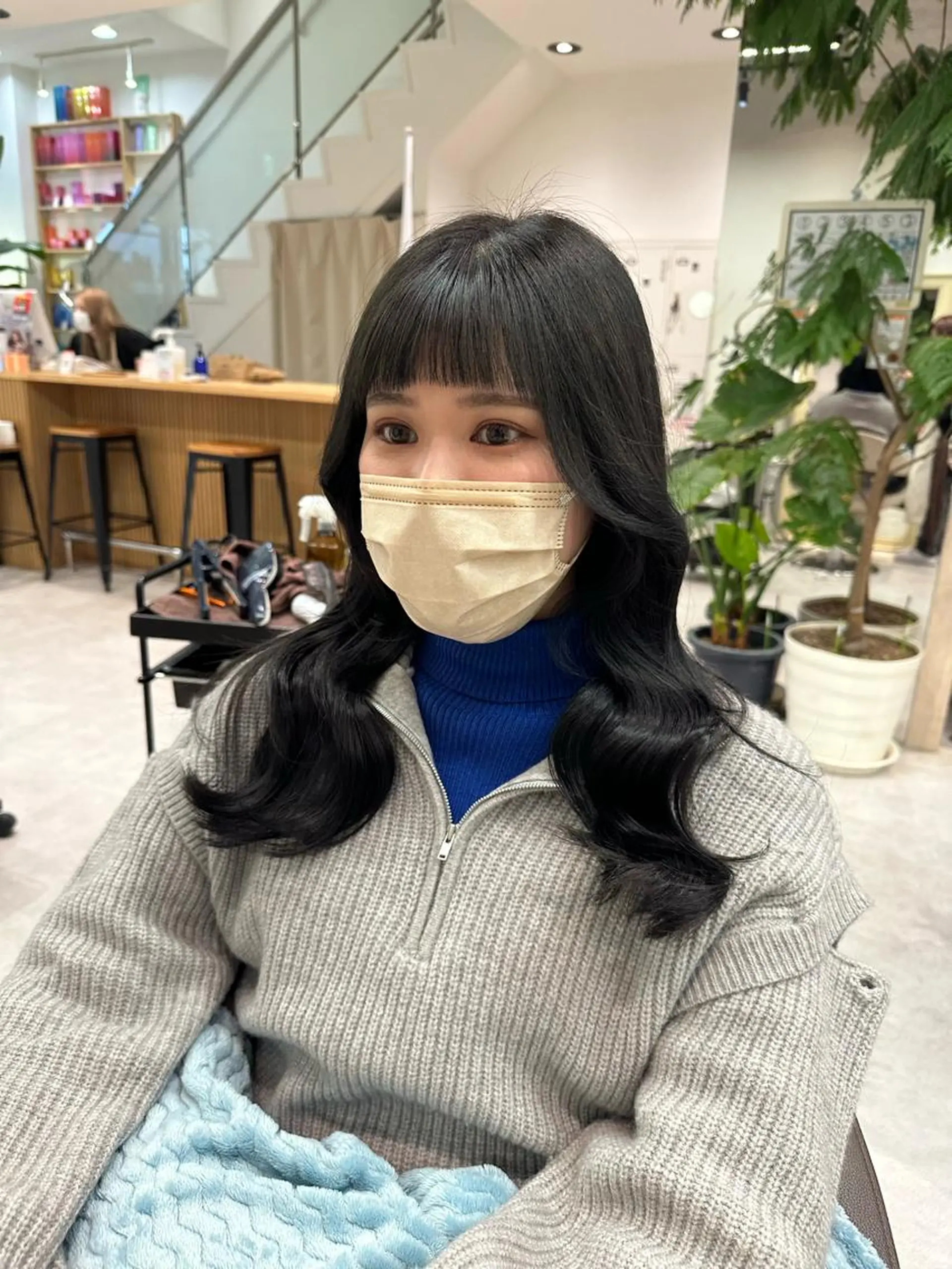 ロング カラー ヘアカラー トリートメント レイヤー/顔まわり カット/地毛風カラーのヘアスタイル