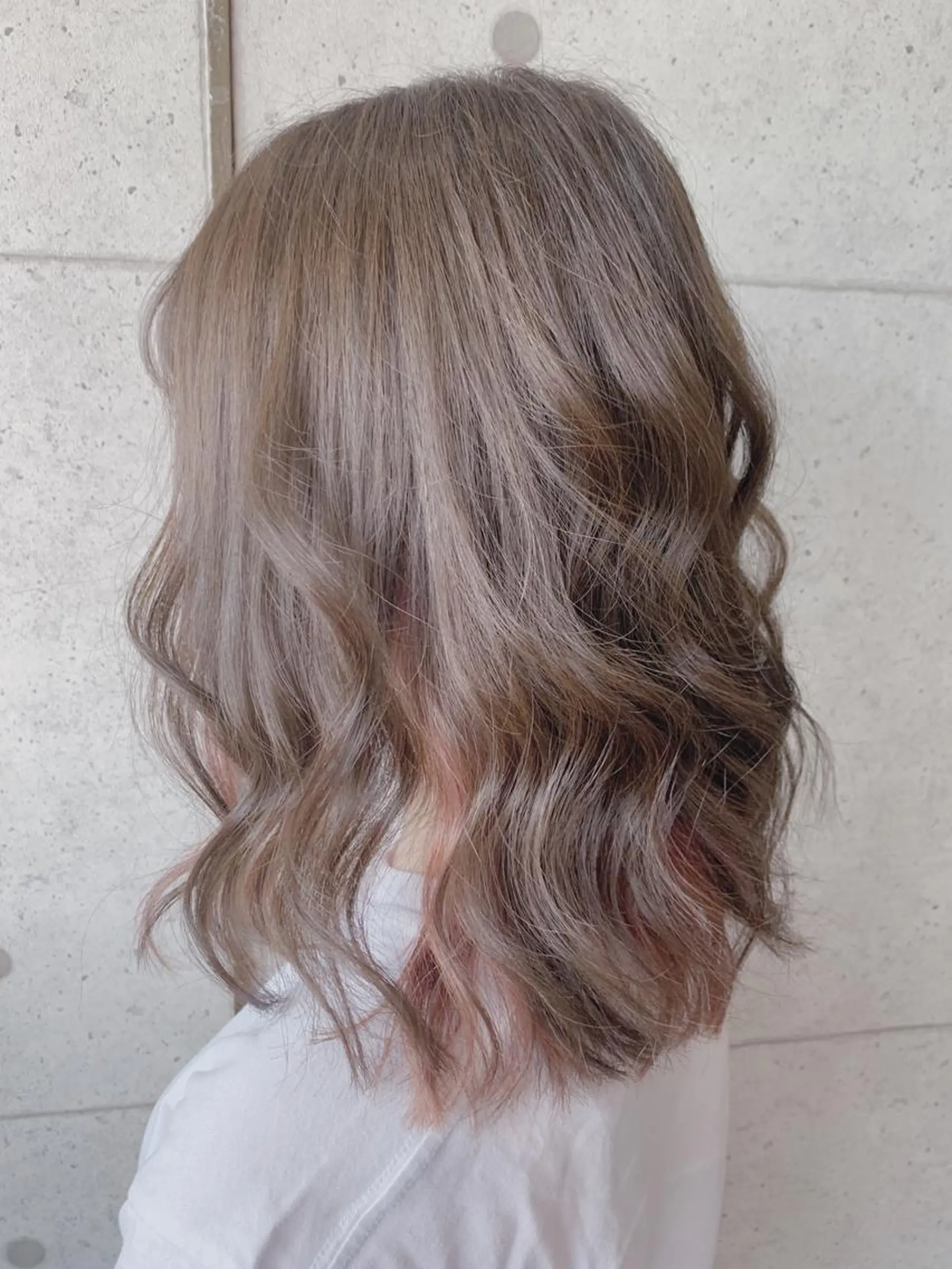 ミディアム カラー ブリーチ 福森 みずきのヘアスタイル