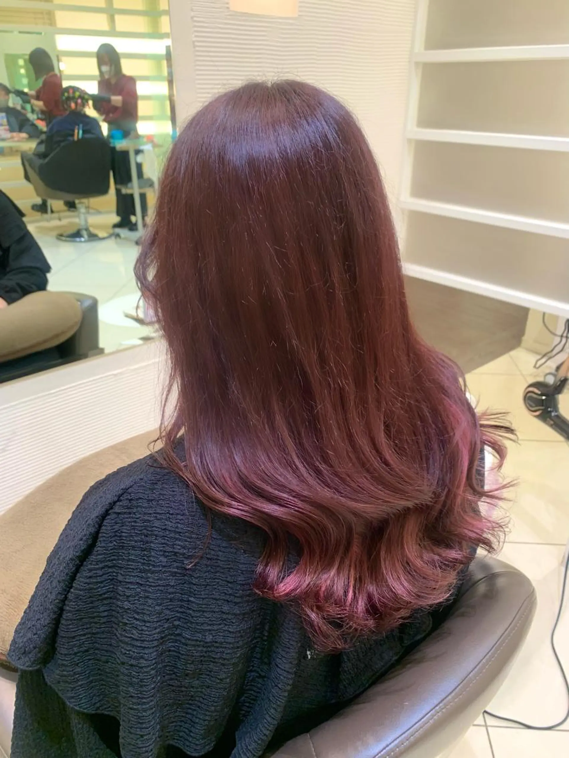 ロング 赤みオフの透明感職人 /ケア重視の美髪施術のヘアスタイル