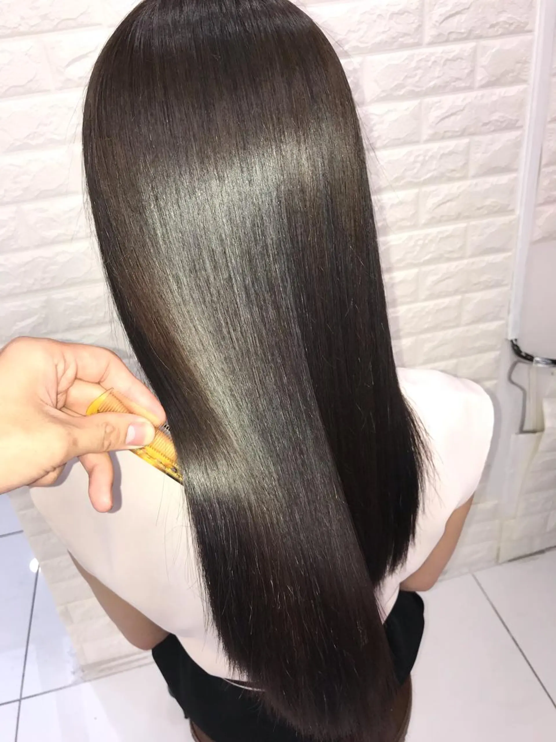 セミロング カット ヘアカラー トリートメント 20代半ば上質なへア ケア 髪質改善 大西のヘアスタイル