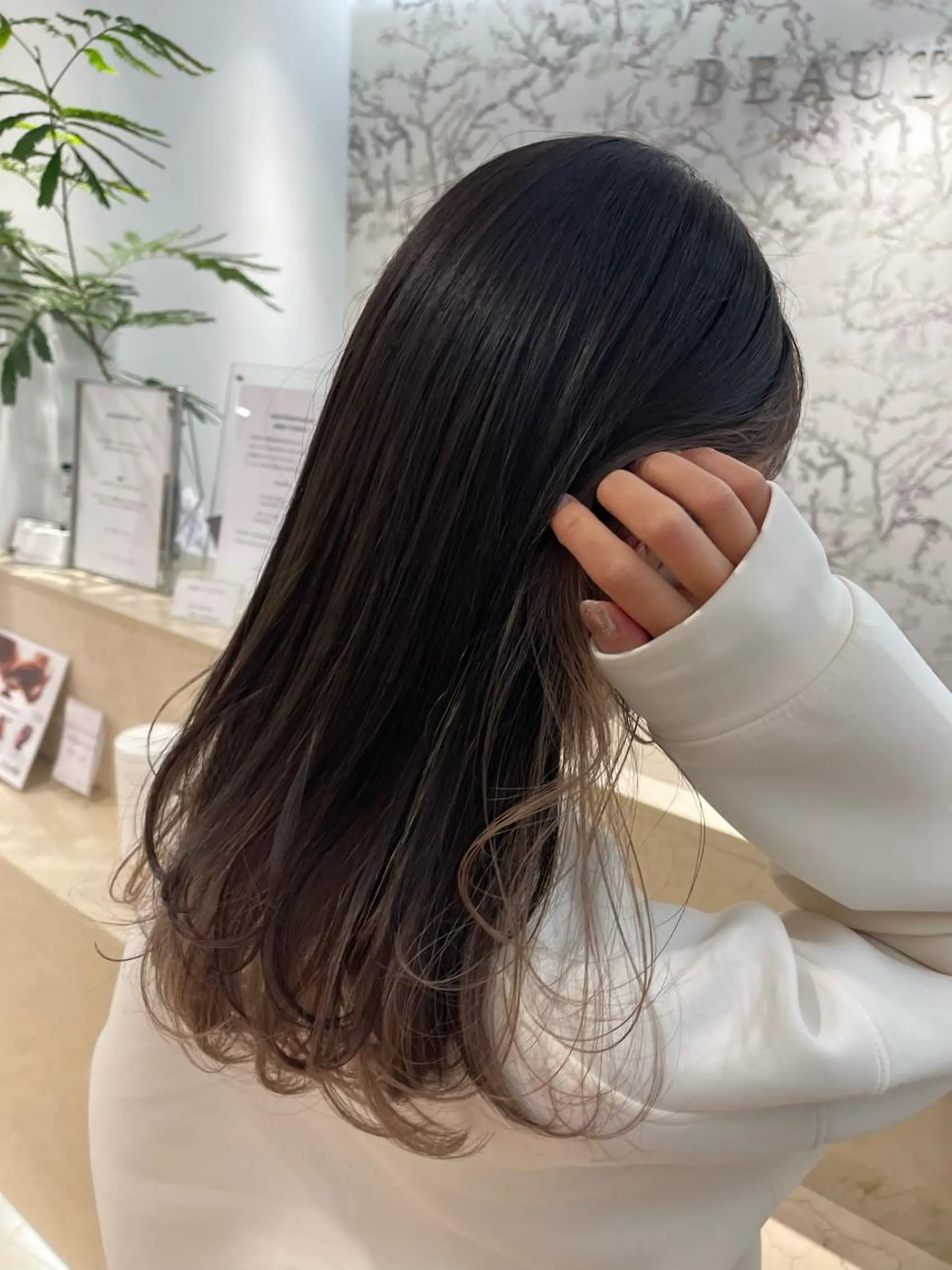 セミロング カラー 小林 瑚白のヘアスタイル