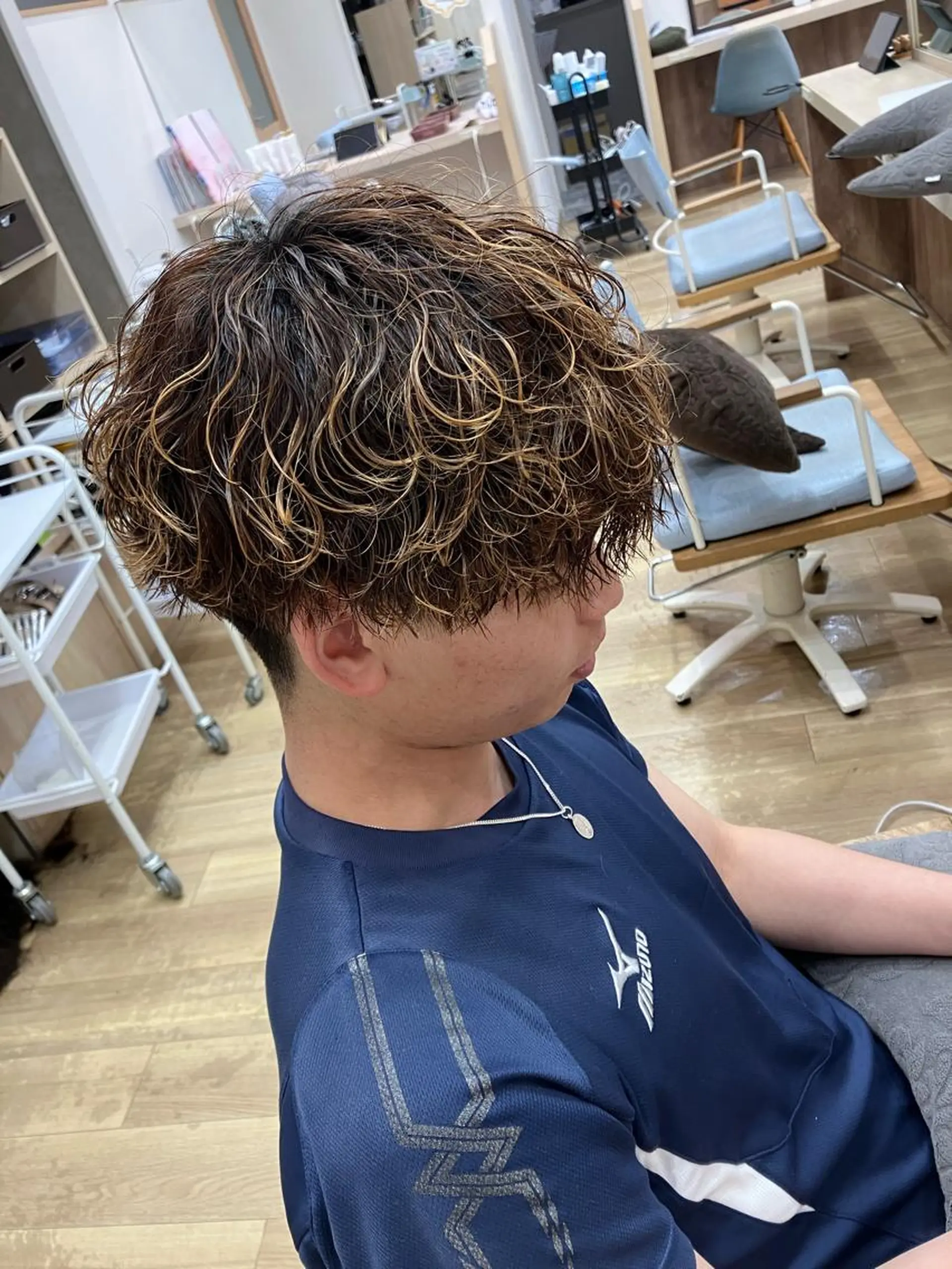 ミディアム パーマ ファミールヘア所属・メンズパーマ波巻き 🌳大森悠登🌳のヘアスタイル