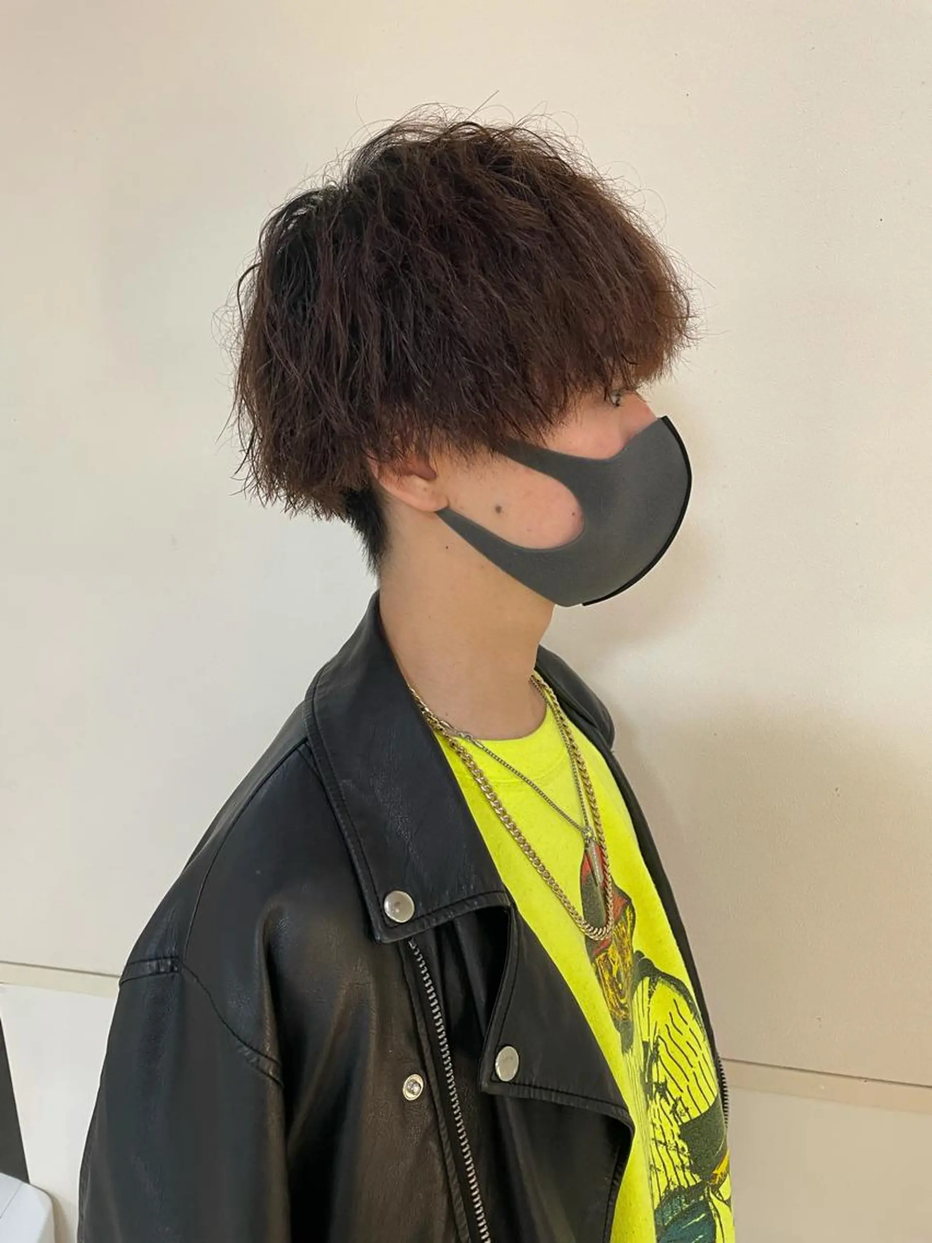 ミディアム パーマ メンズ メンズブリーチ SHUN メンズパーマのヘアスタイル