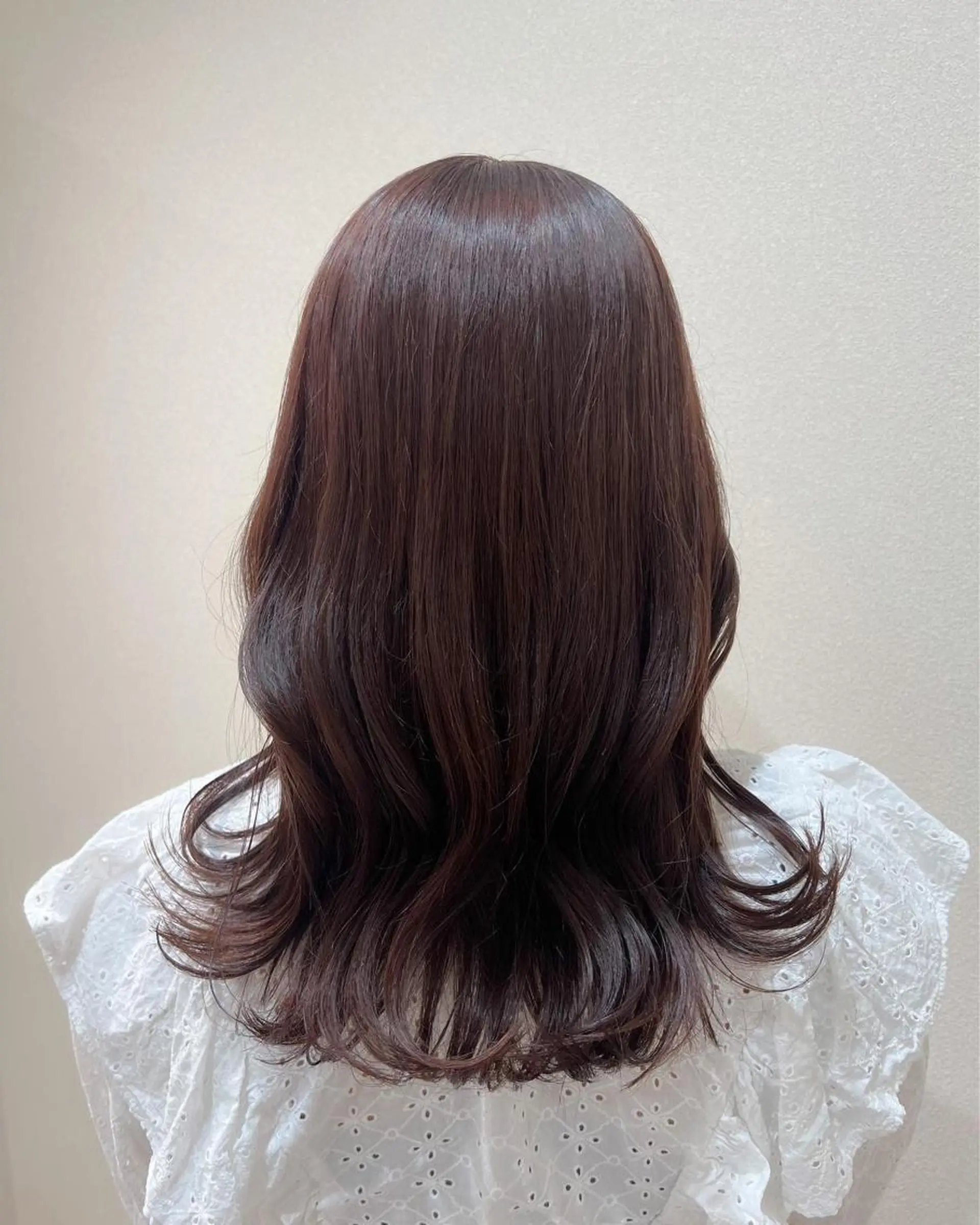 ミディアム カット ヘアカラー トリートメント ヘッドスパ mina .のヘアスタイル