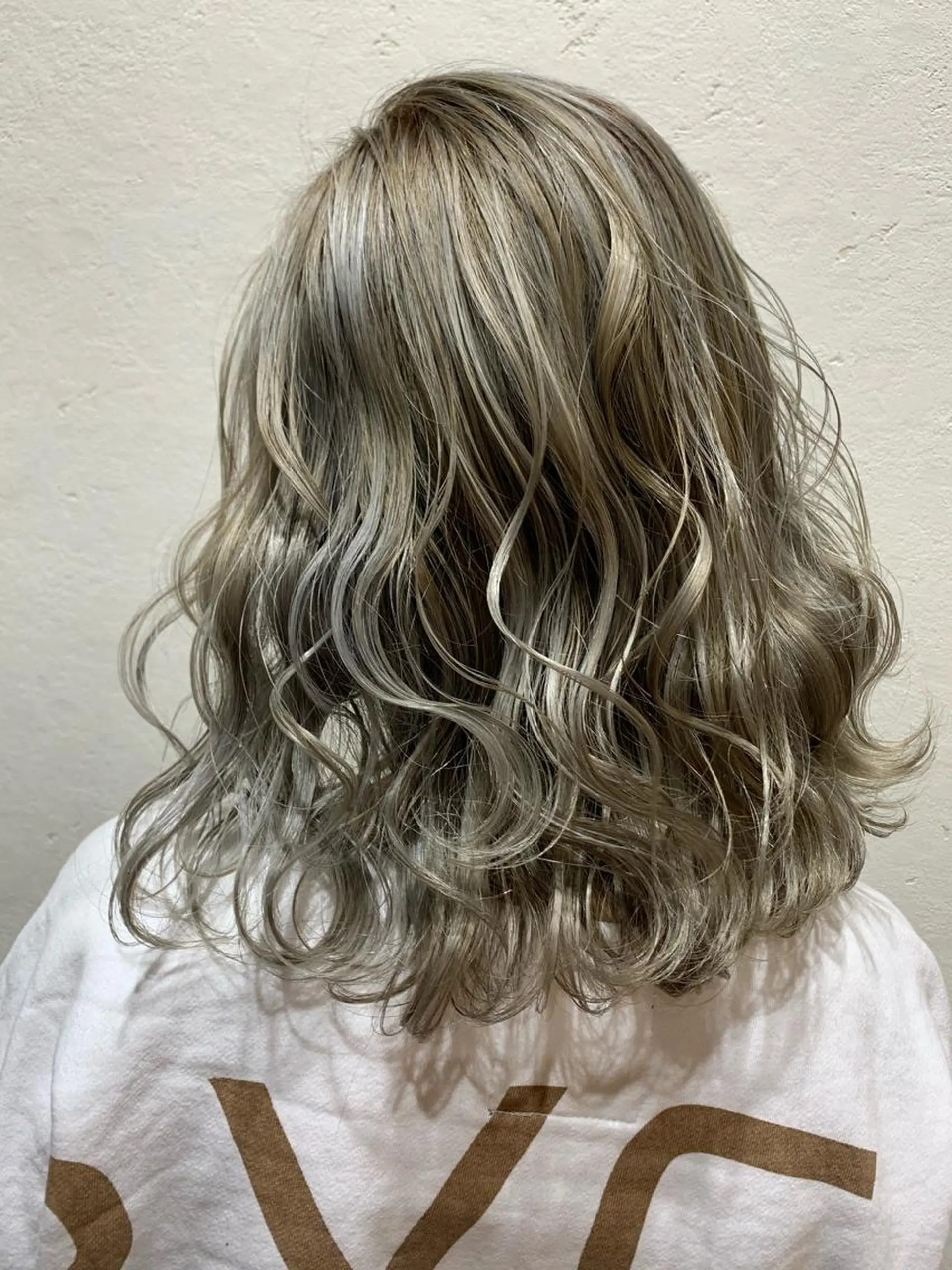 ミディアム カラー 齋藤 結愛のヘアスタイル