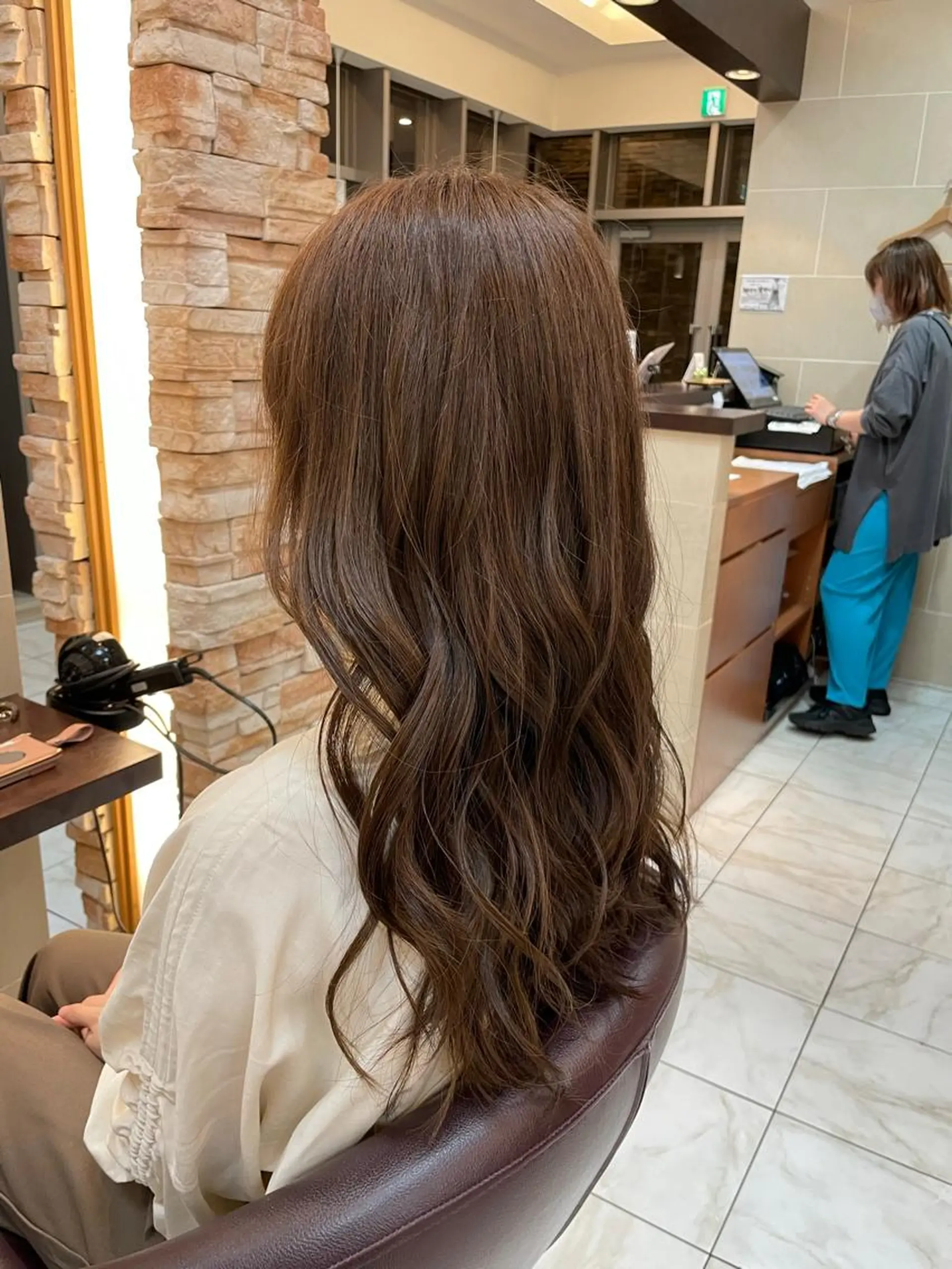 ロング カット ヘアカラー 新籾 尚哉のヘアスタイル