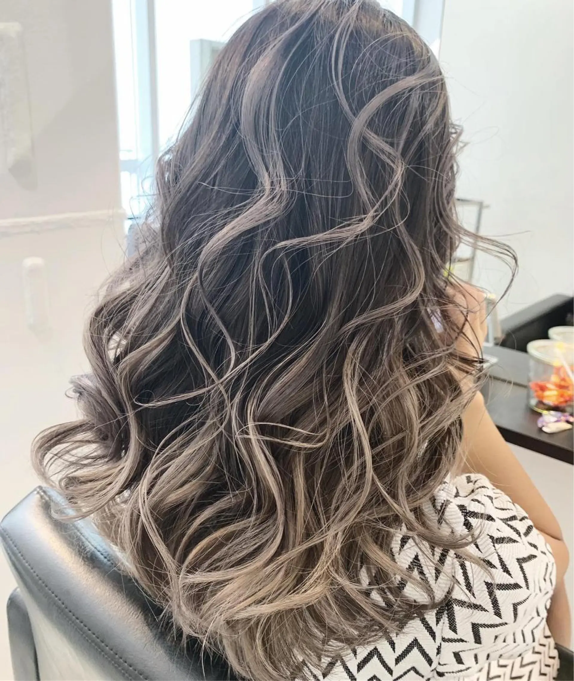 ロング カラー パーマ ヘアアレンジ 【公式】amble luxe池袋東口🩷のヘアスタイル