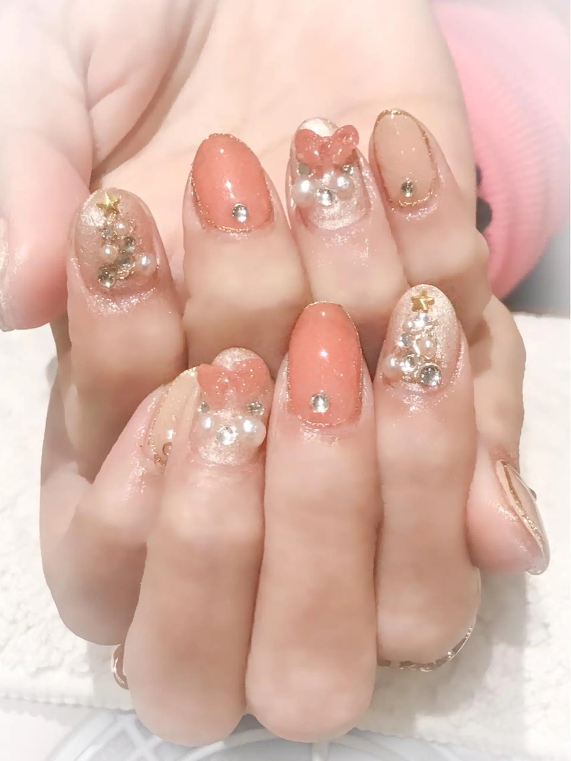 ネイル リボン ストーンネイル 冬ネイル クリスマス Nyanco Nailのネイルデザイン