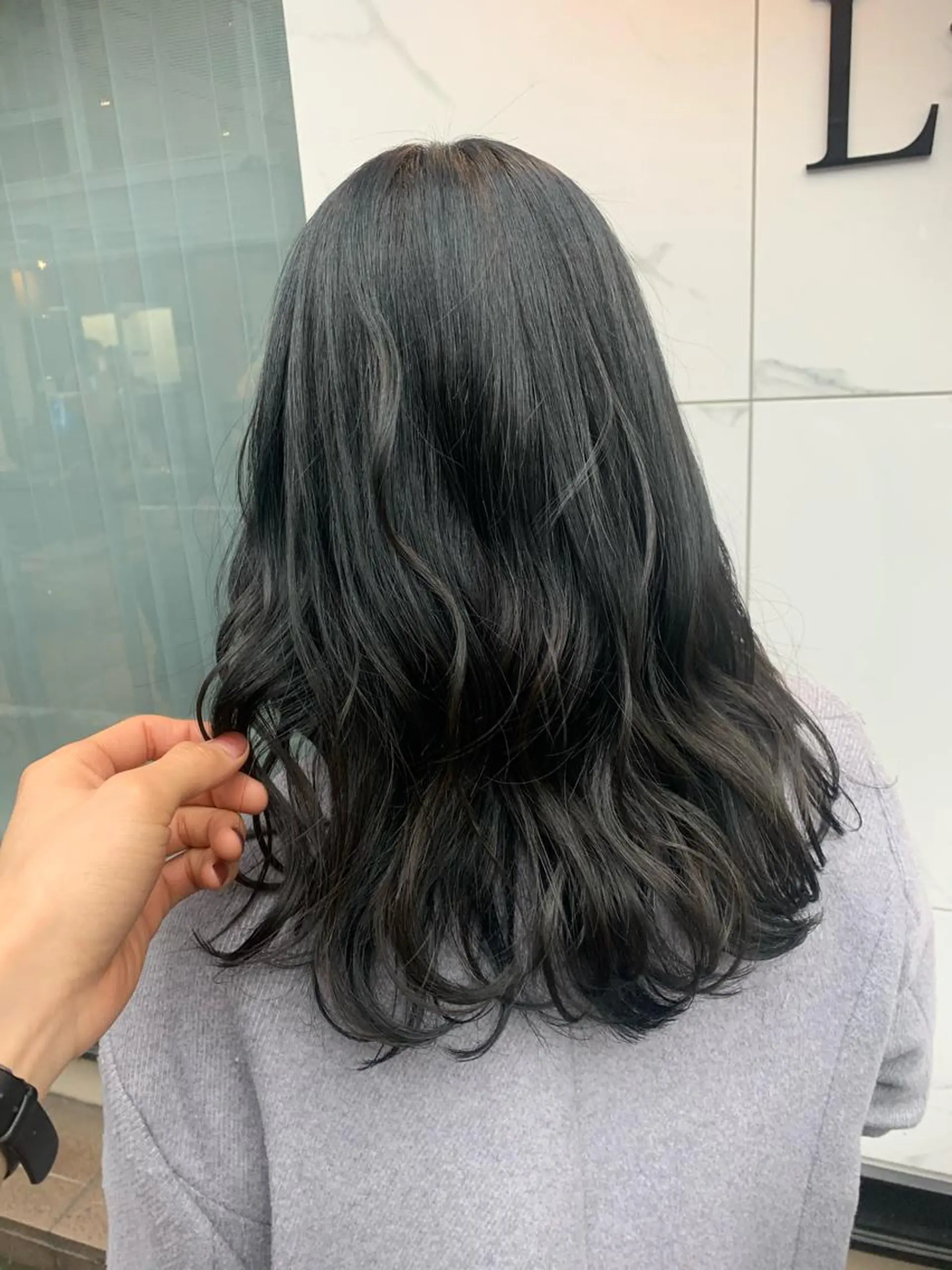 ロング カラー パーマ ヘアアレンジ アッシュ アッシュグレー 透明感カラー Arumeria ❄️富澤翼❄️のヘアスタイル