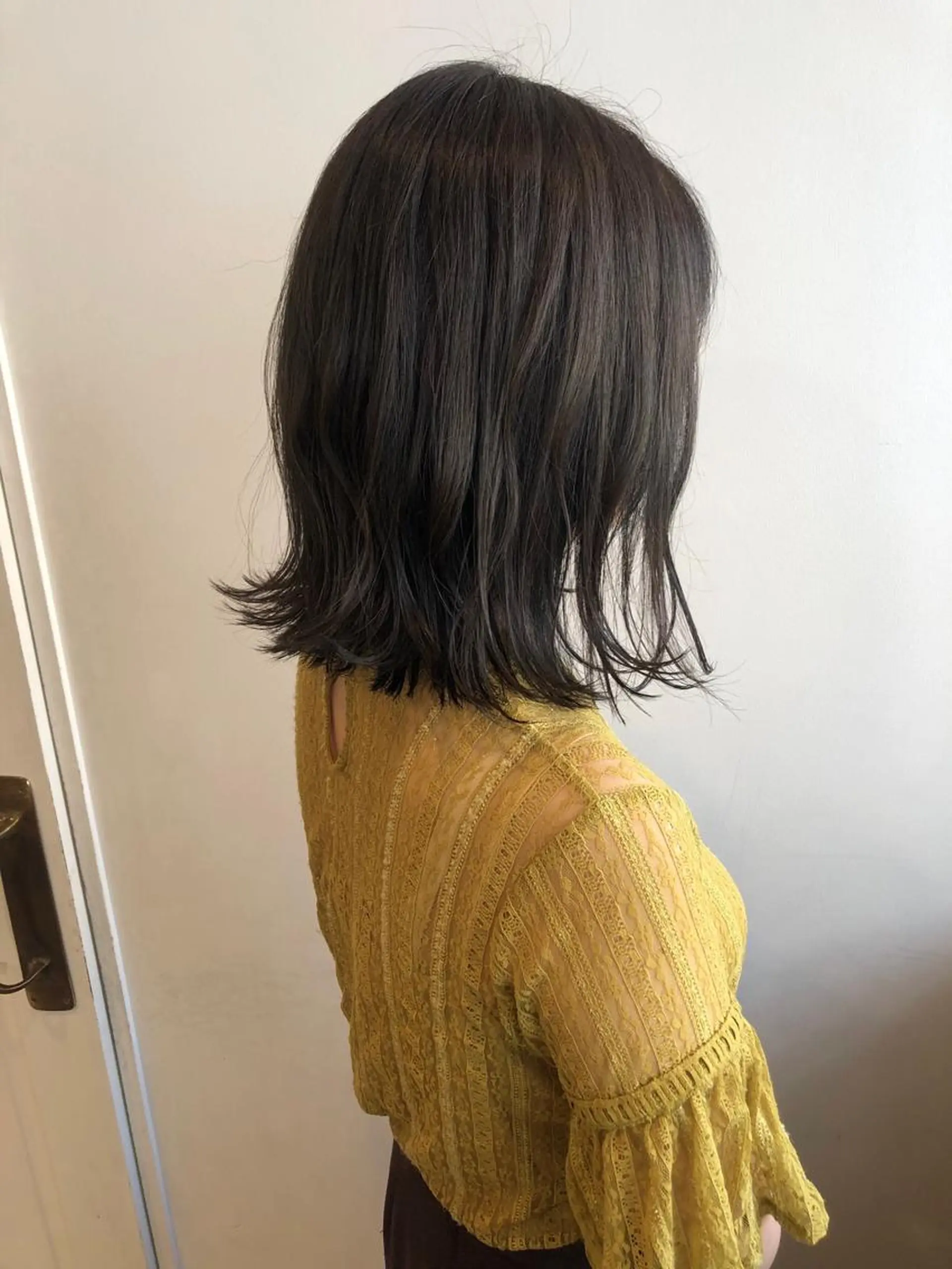 ミディアム カラー カット ヘアカラー トリートメント MIOベージュカラー 柔らかいカラーのヘアスタイル