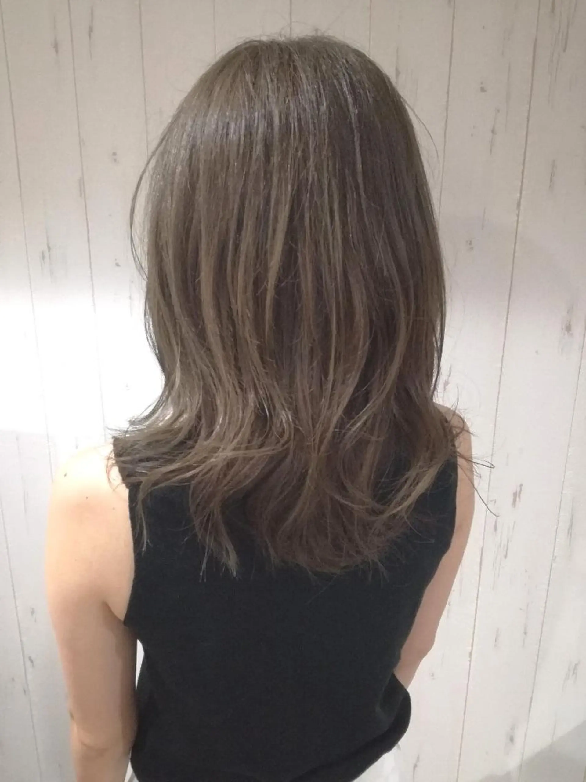 カラー ミディアム グレージュ 西川 敏夫のヘアスタイル