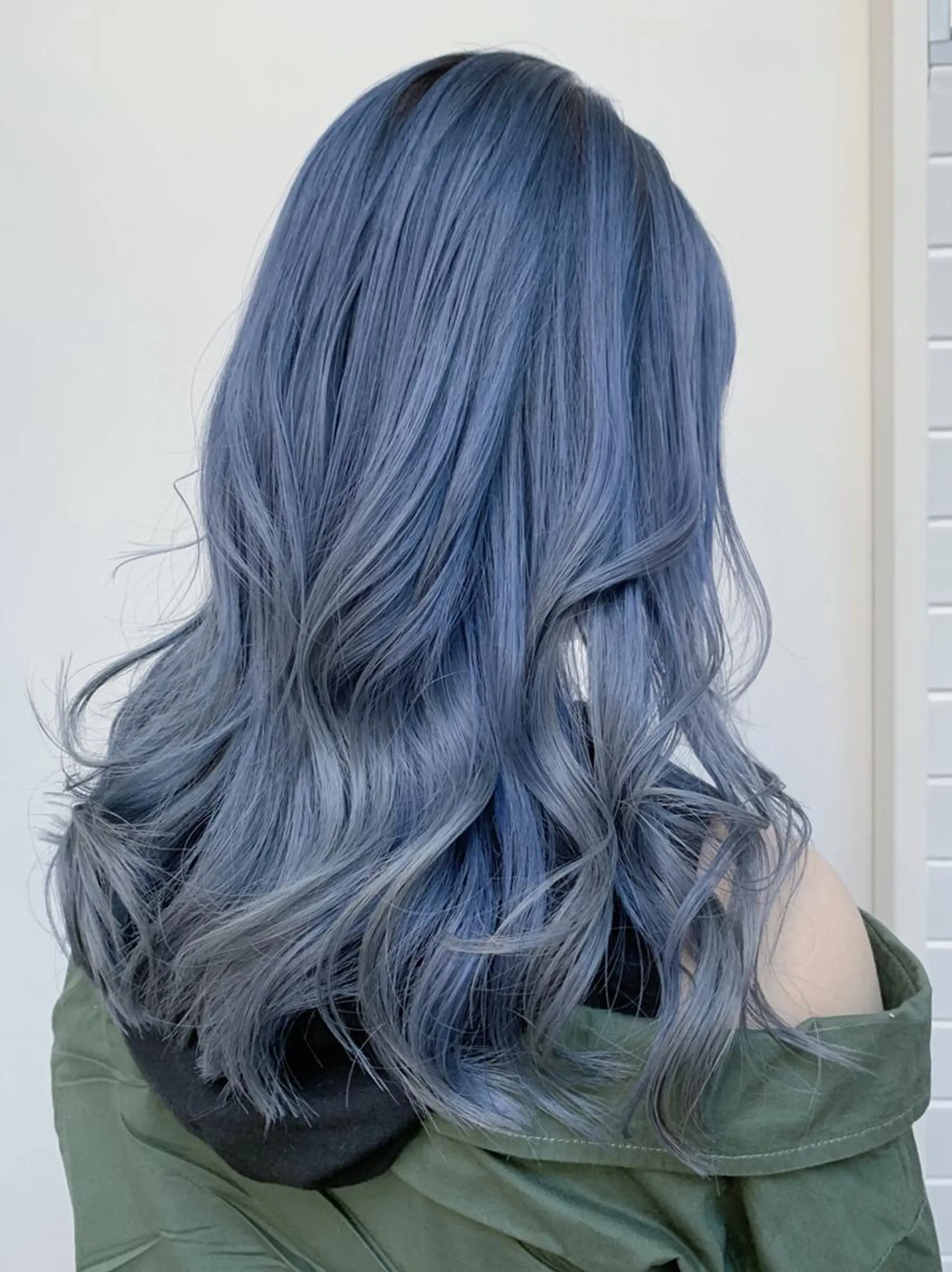 ミディアム カラー ブルーカラー ヘアカラー トリートメント ayano/天神 ハイトーン/ブリーチのヘアスタイル