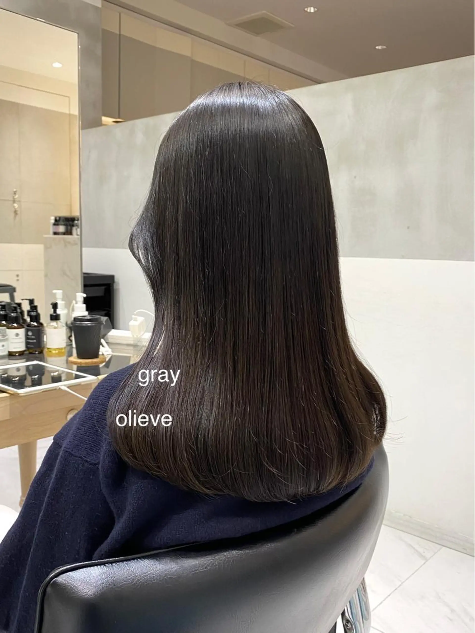ロング カラー ブリーチ 透明感カラー グレージュ オリーブグレージュ オリーブグレー ヘアカラー 艶感/ナチュラル 🩵amiのヘアスタイル
