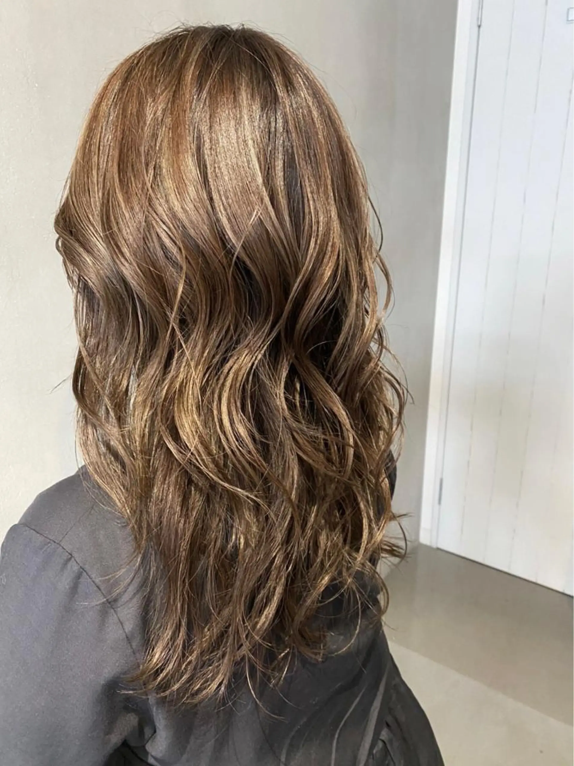 セミロング ハイライト カット ヘアカラー JUNO所属・阪神西宮★JUNO 川﨑温子のヘアスタイル