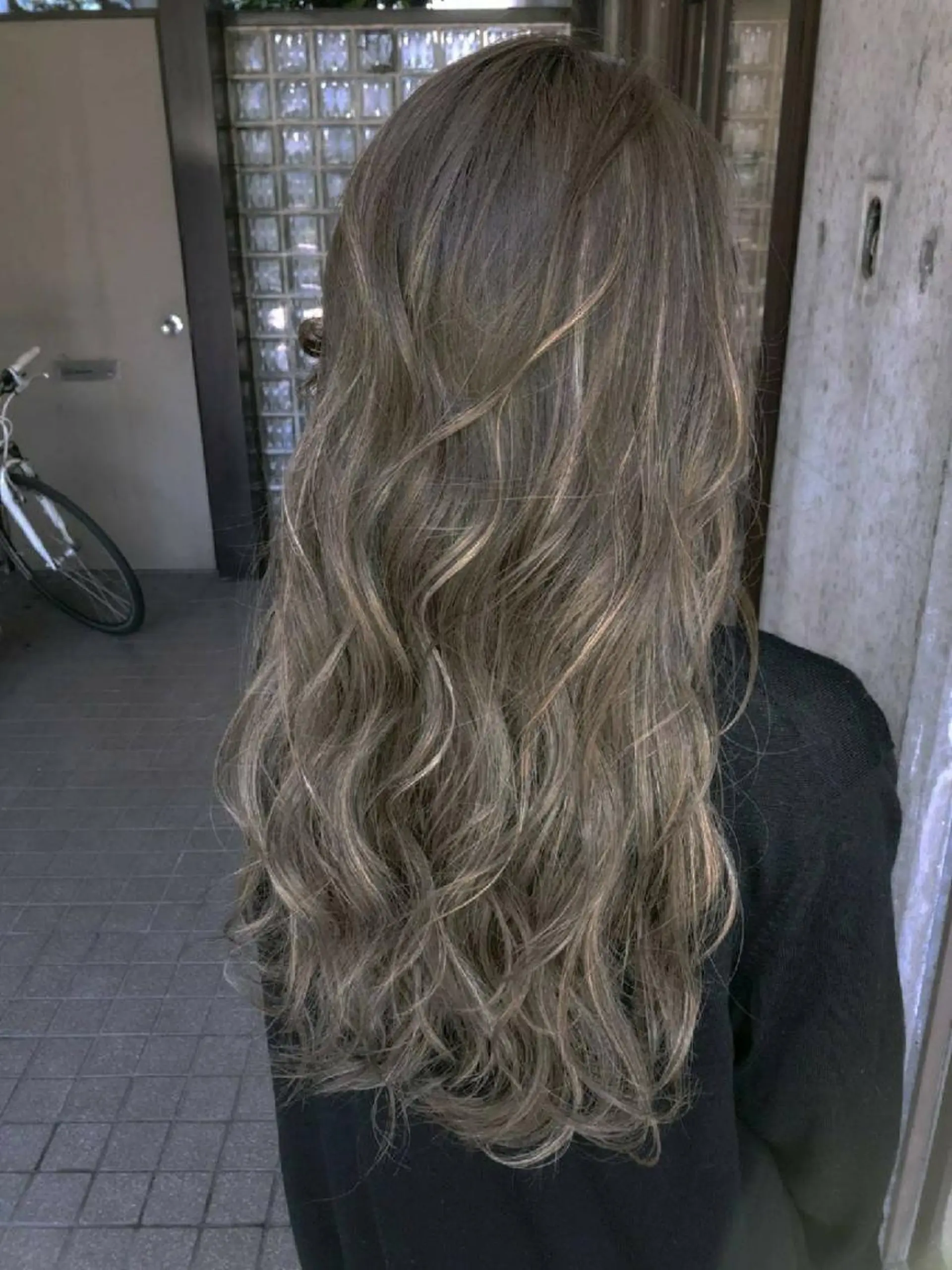 セミロング カラー バレイヤージュ ブリーチ ダブルカラー ハイライトカラー 外国人風カラー ヘアカラー トリートメント RIENS♡xrea 山本優舞のヘアスタイル