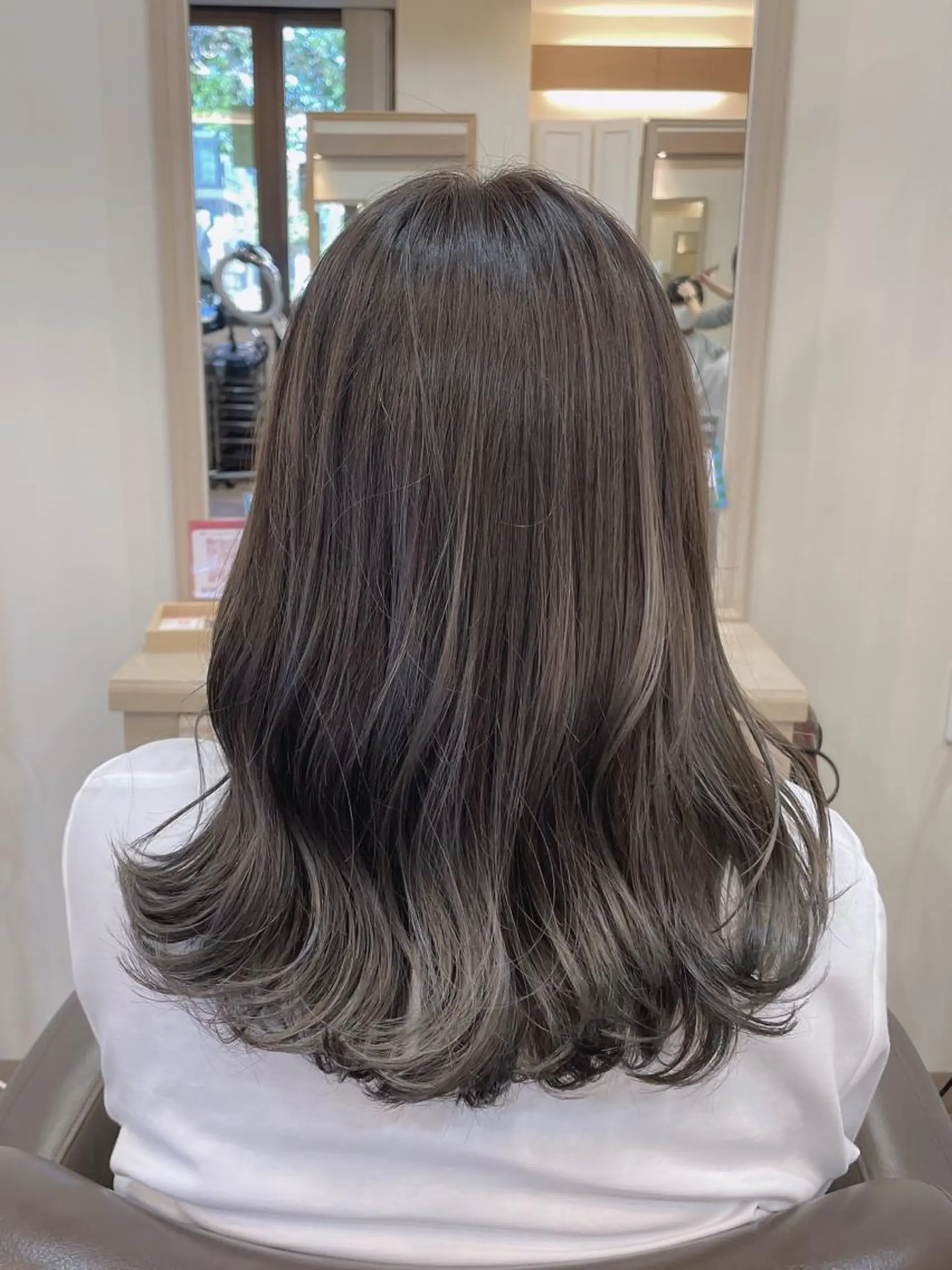 セミロング カラー アッシュ アッシュグレー ハイライトカラー ハイライト ヘアカラー 尚平 40代からの 髪質改善専門のその他イメージ