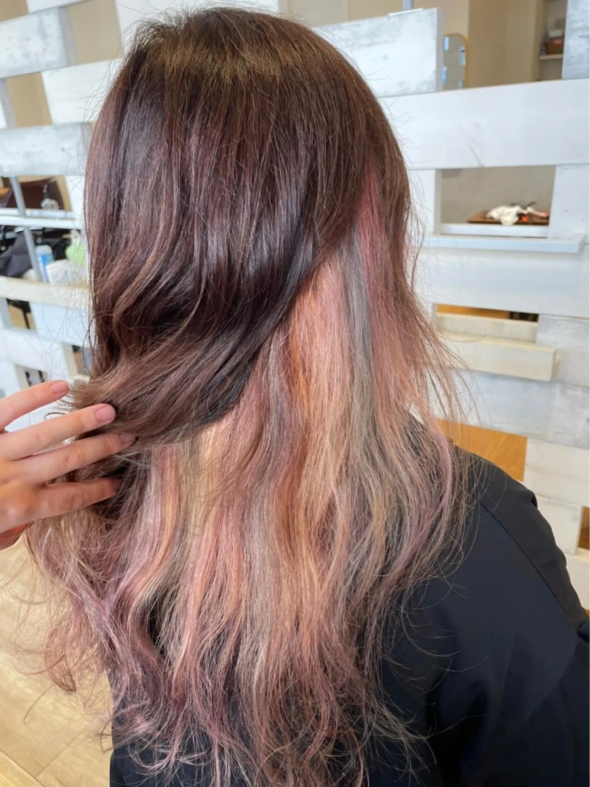 ロング カラー インナーカラー chill out 南塚口本店のヘアスタイル