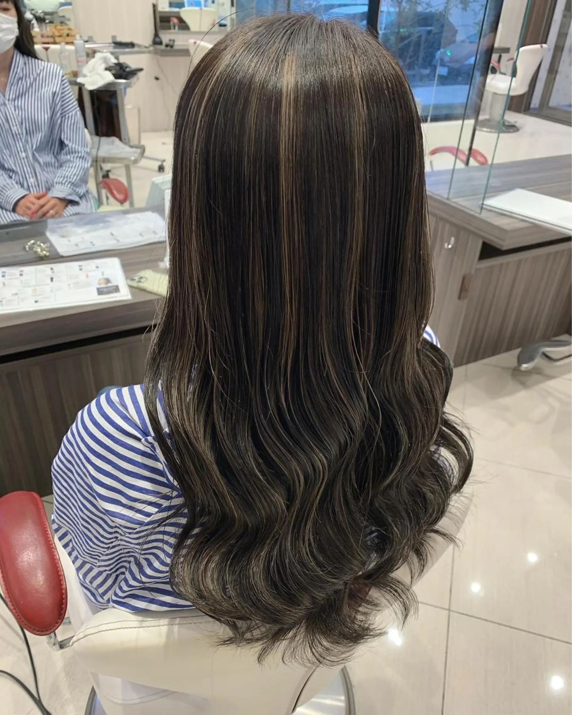 ロング カラー ハイライトカラー ハイライト ヘアカラー トリートメント 古畑 佑悟のヘアスタイル