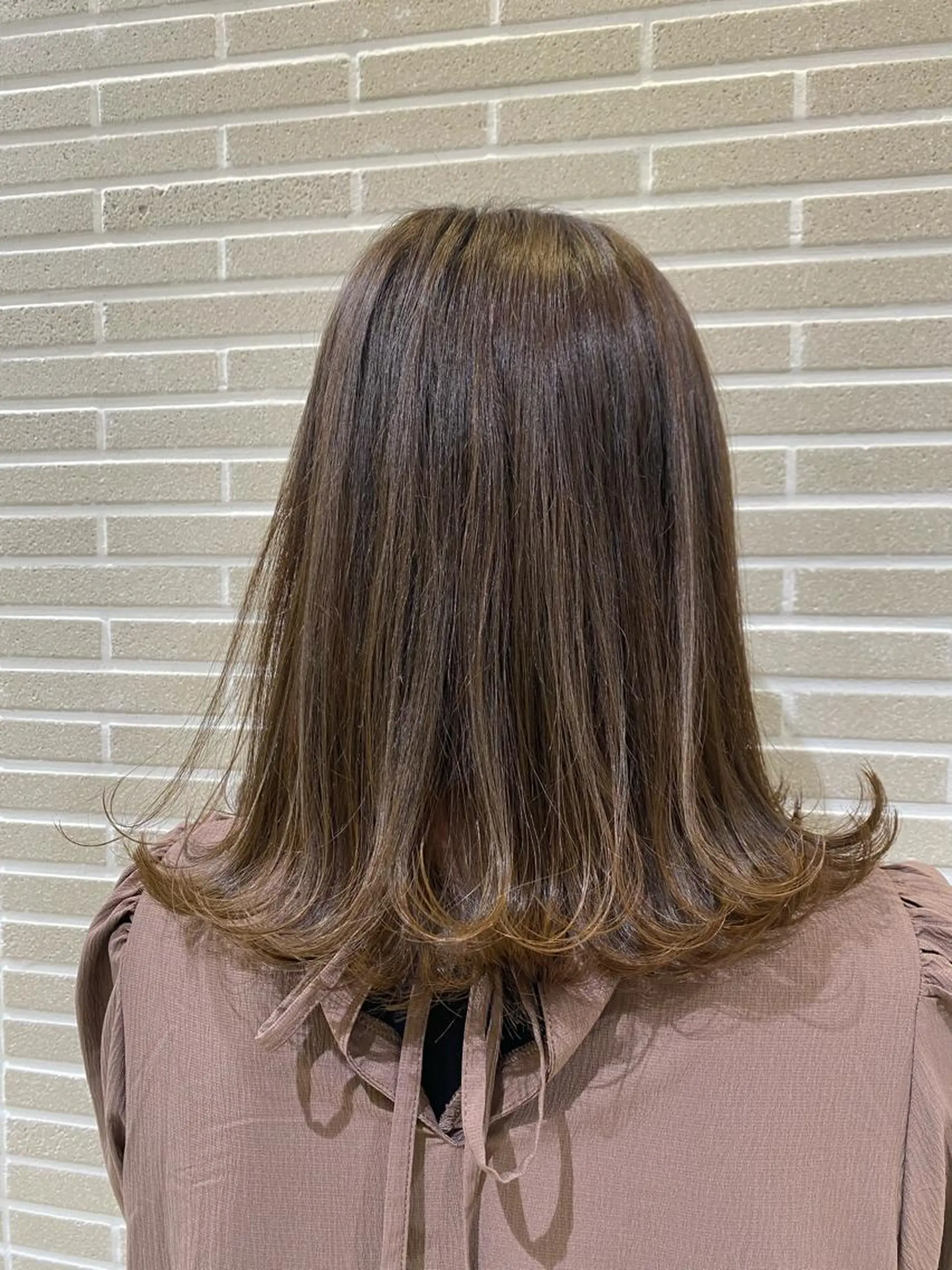 セミロング カット 植田 菜月のヘアスタイル