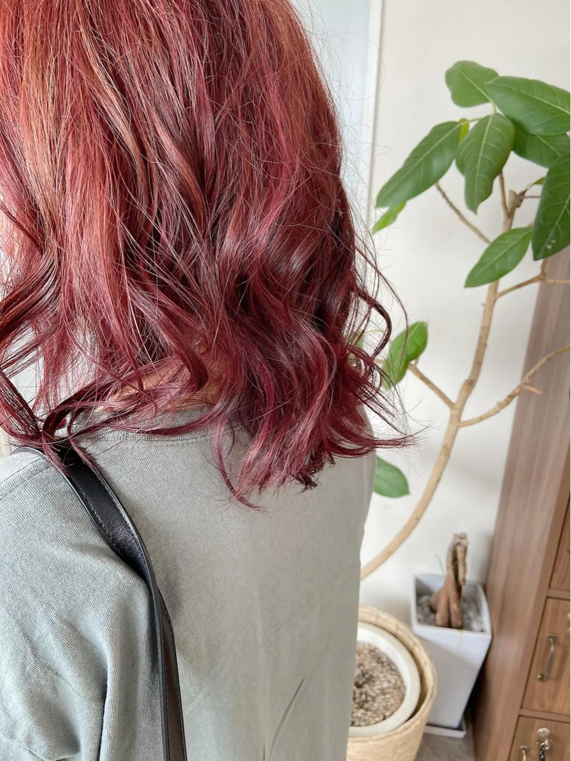 セミロング ハイトーン/ベージュ 指名No.1荒木涼太のヘアスタイル