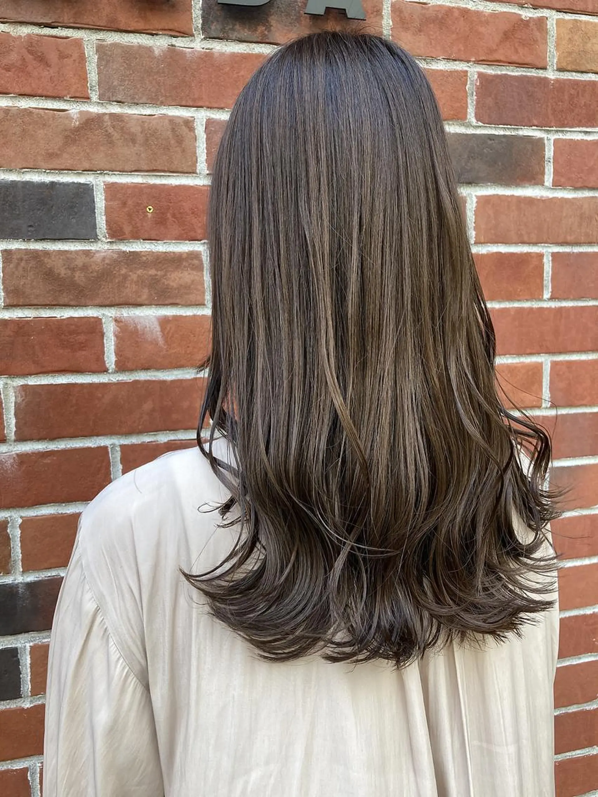 セミロング カラー ヘアアレンジ ミストバング ブリーチ ケアブリーチ 透明感カラー デザインカラー maoブリーチ無し 似合わせカラーのヘアスタイル