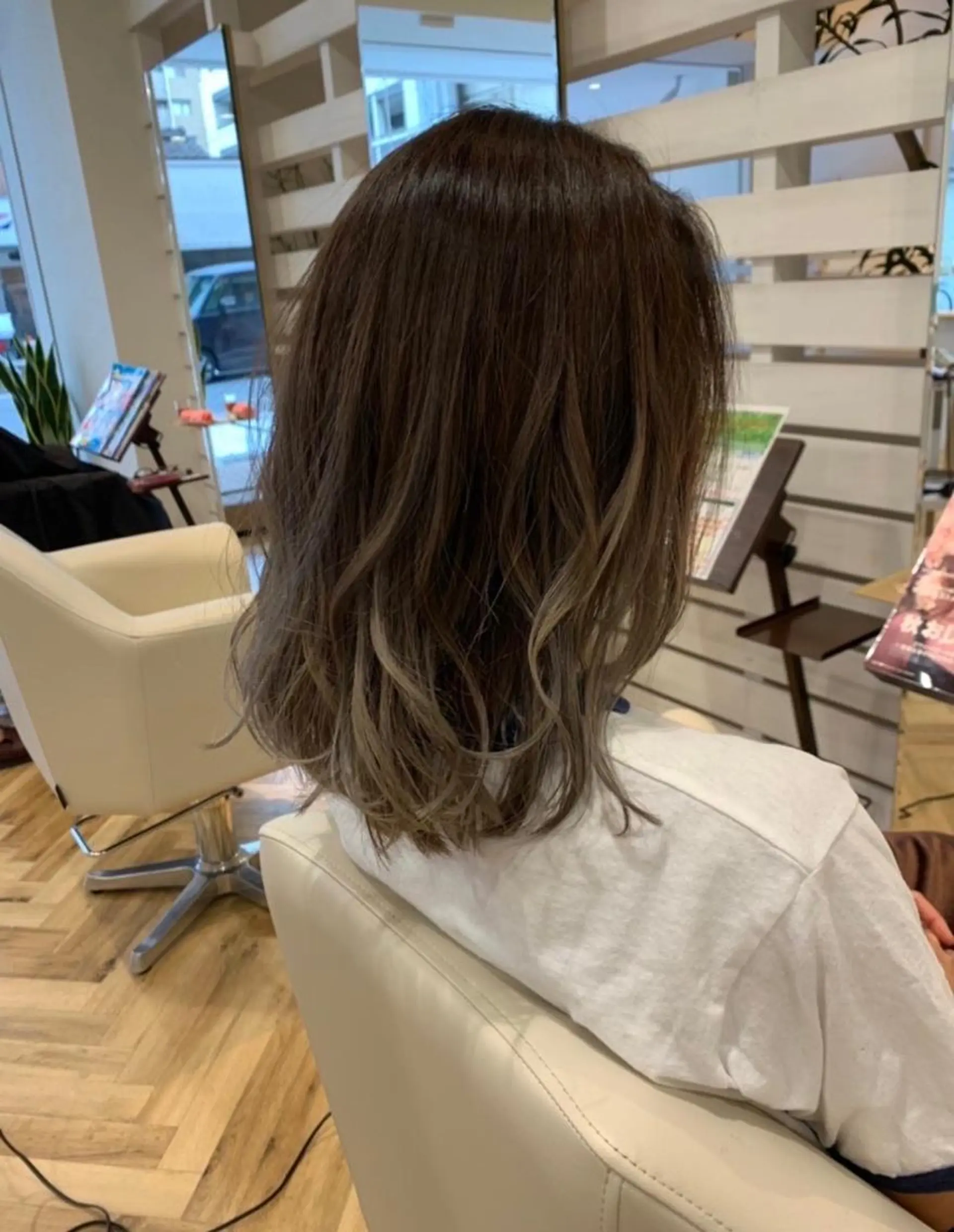 ミディアム レイヤーカット ORO塚口店所属・高島 玄のヘアスタイル