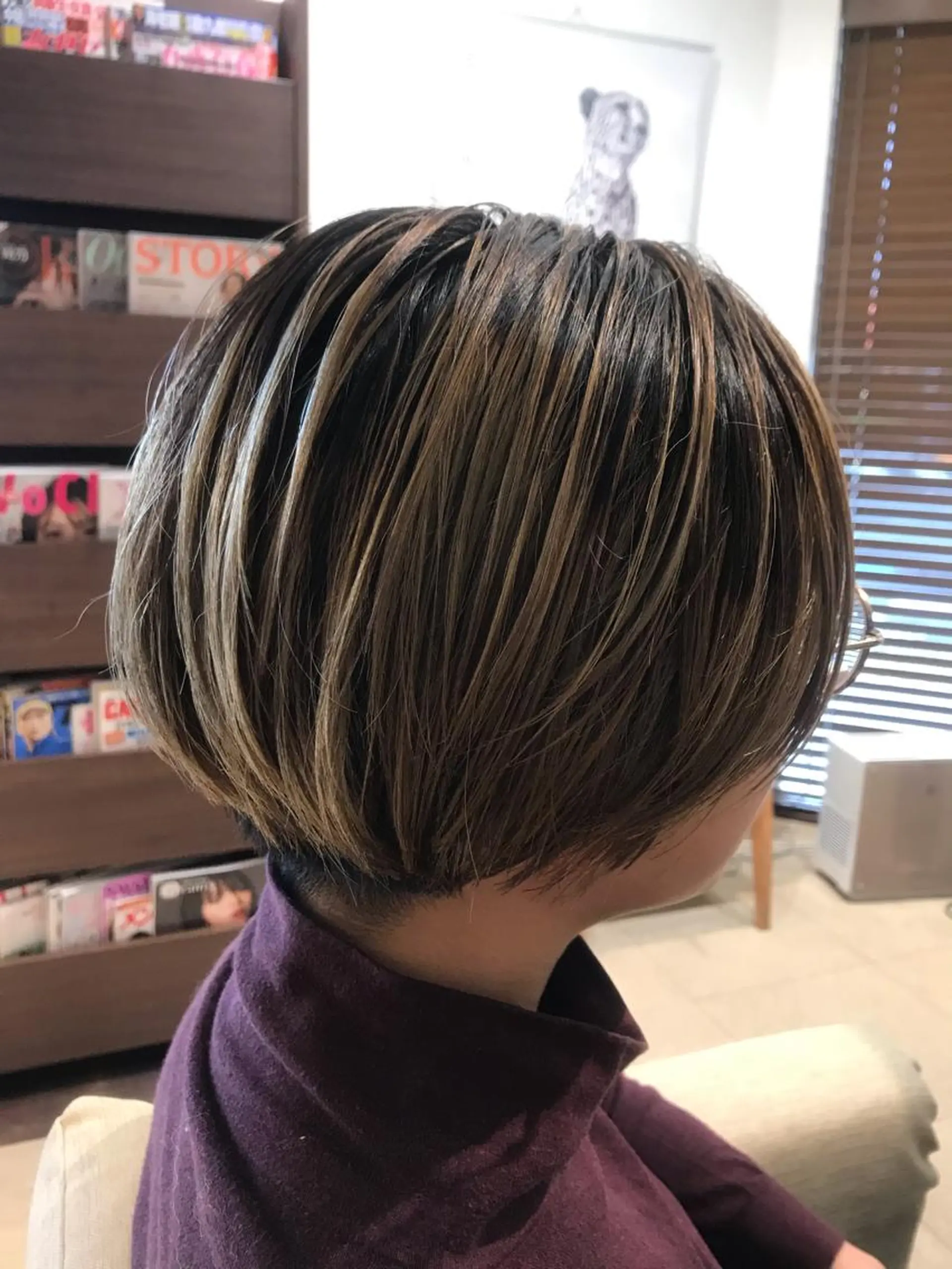 ショート カラー バレイヤージュ ハイライトカラー ハイライト レイヤーカット ショートヘア newi saLyu 片岡ふきのヘアスタイル