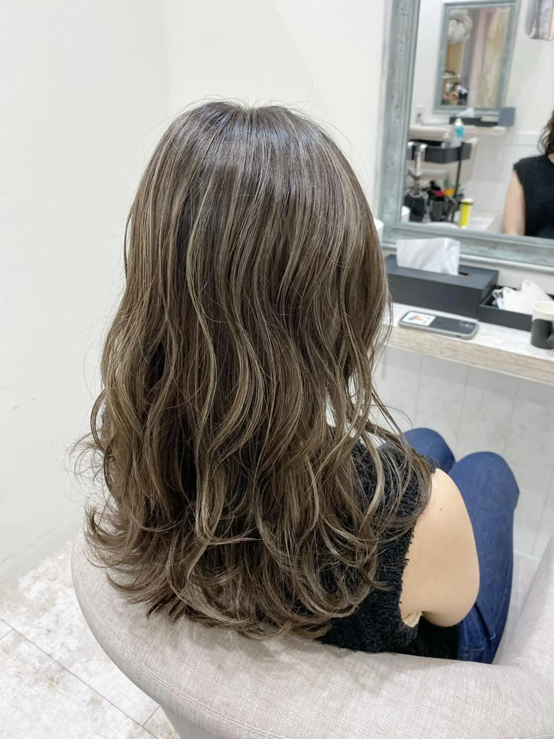 セミロング ヘアカラー ROI 【ロイ】のヘアスタイル