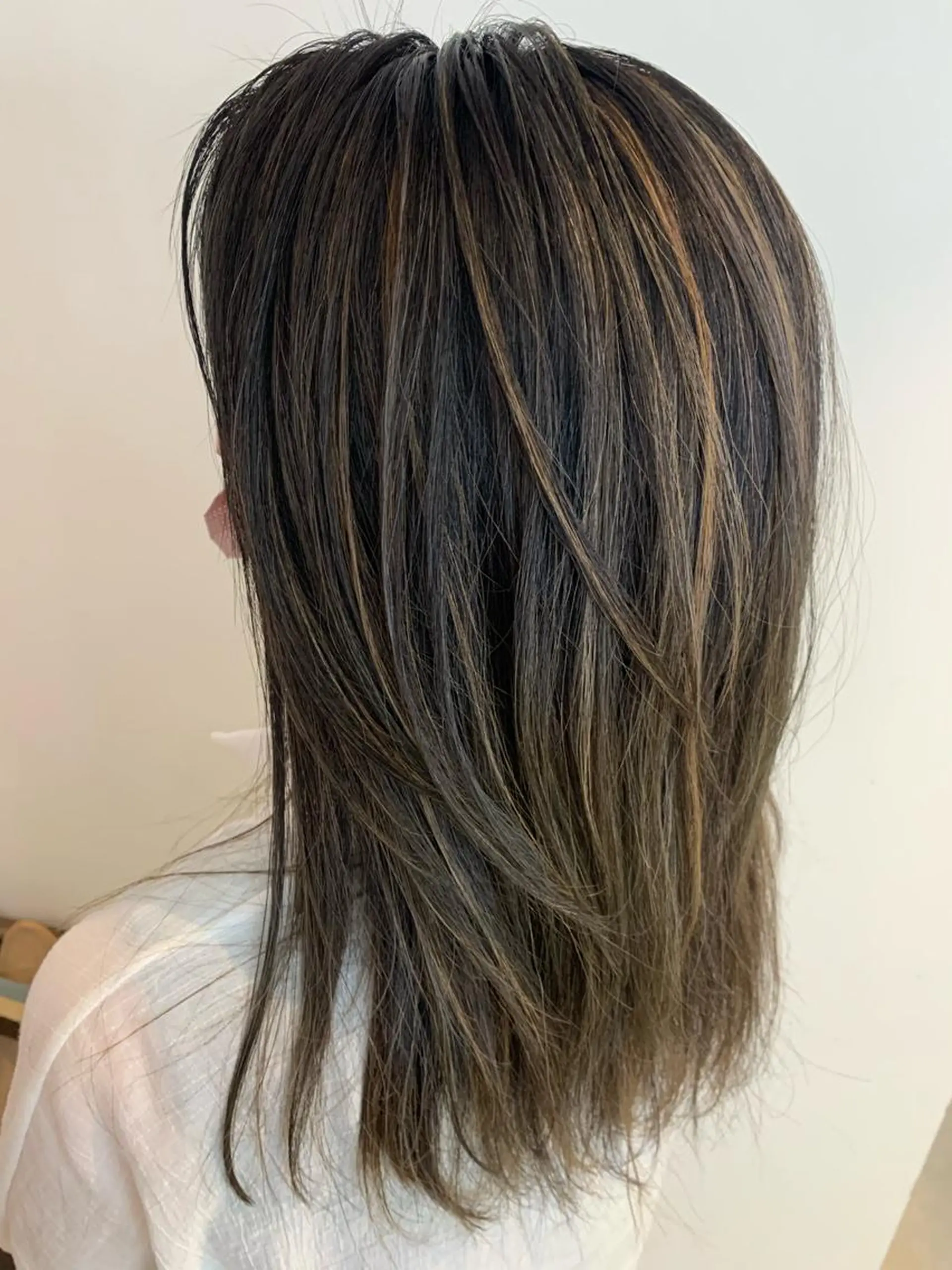 セミロング トリートメント カット 縮毛矯正 トリートメント eyelush color world庄内駅前所属・シールエクステ／豊中 吉田孝司のヘアスタイル