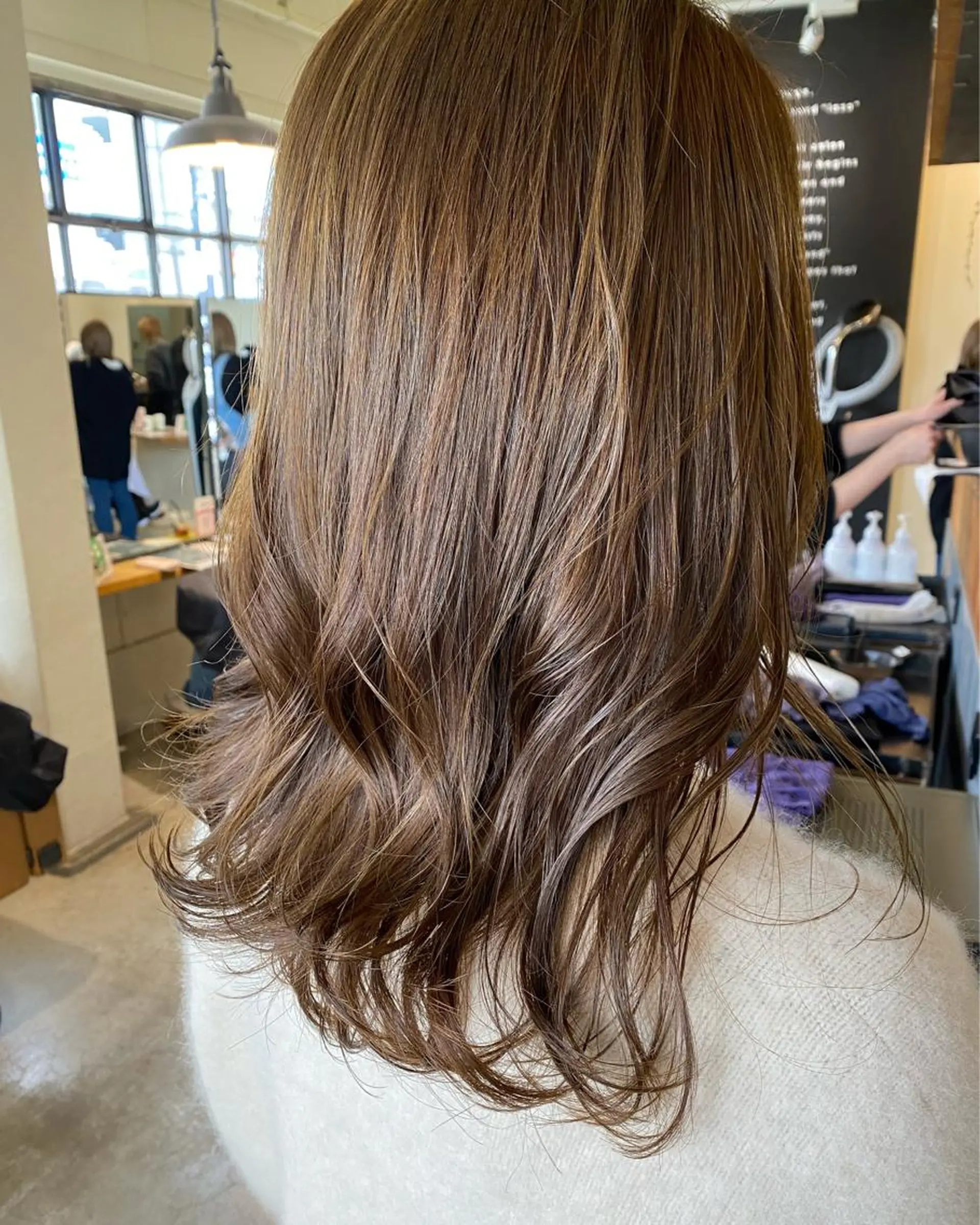 ロング カラー ベージュカラー ブラウンカラー 岡村 玲奈のヘアスタイル