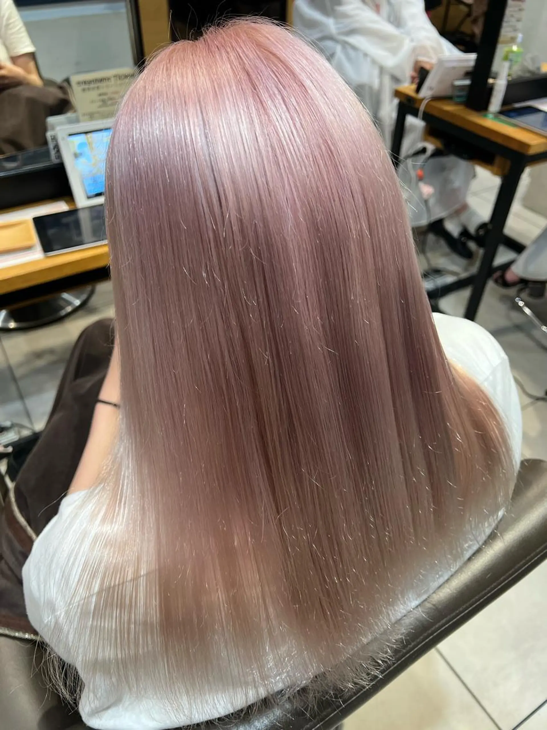 セミロング カラー ヘアアレンジ Moana by HEADLIGHT所属・tomoka／ デザインカラー🌺のヘアスタイル