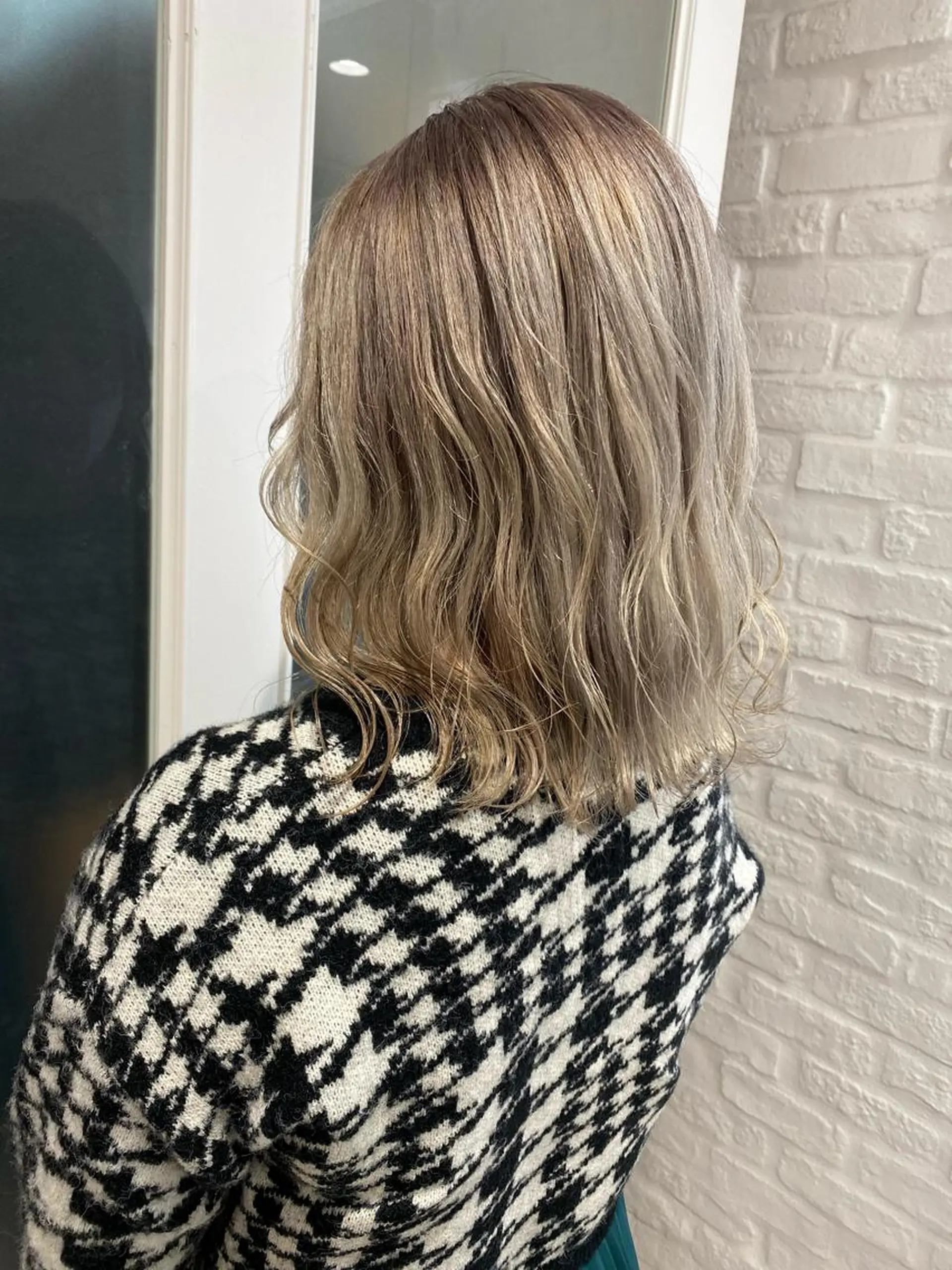 セミロング 🍀透明感抜群🍀/ ハイトーンカラーのヘアスタイル