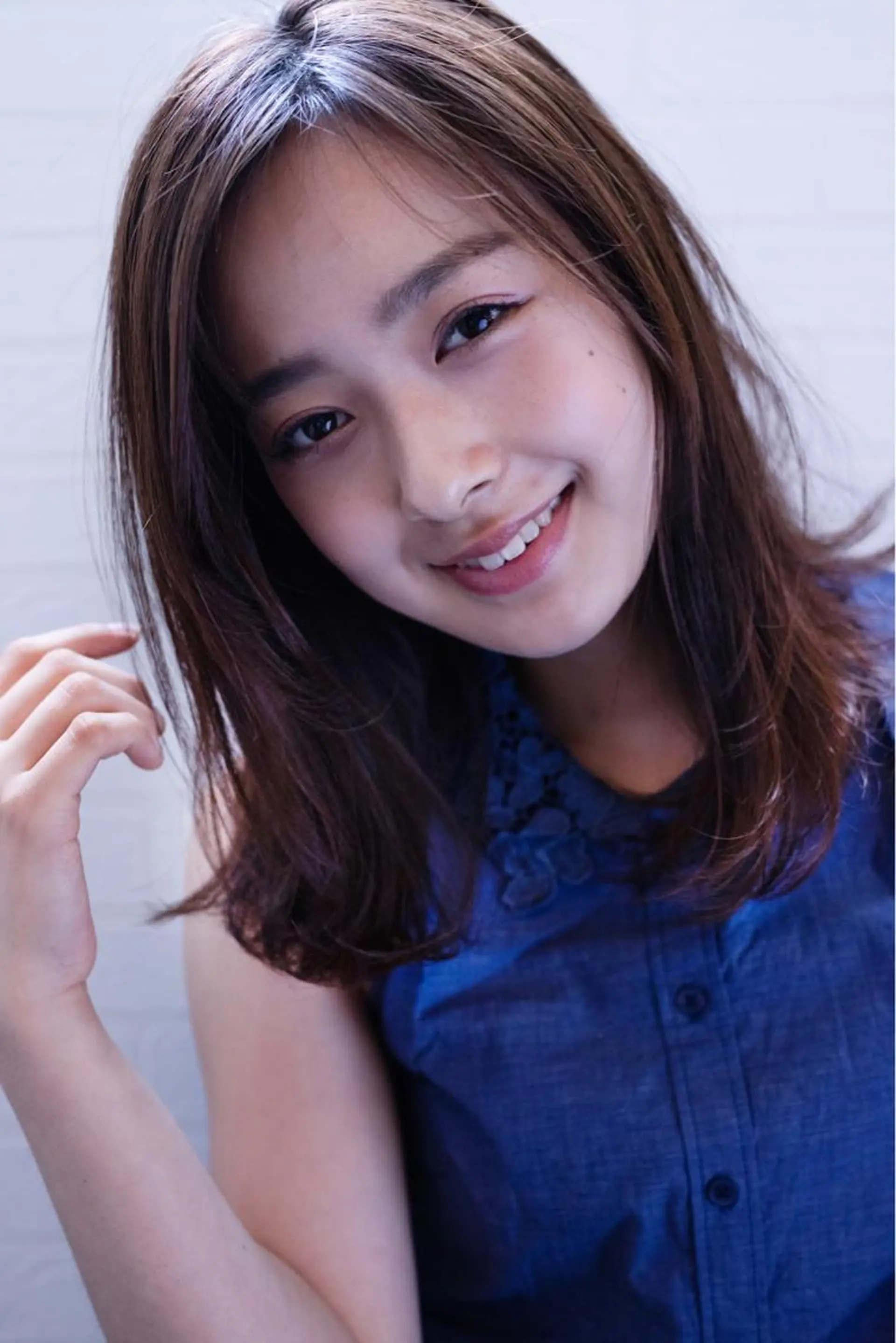 ミディアム カラー パーマ ネイル マツエク・マツパ アイブロウ Chic シックのヘアスタイル