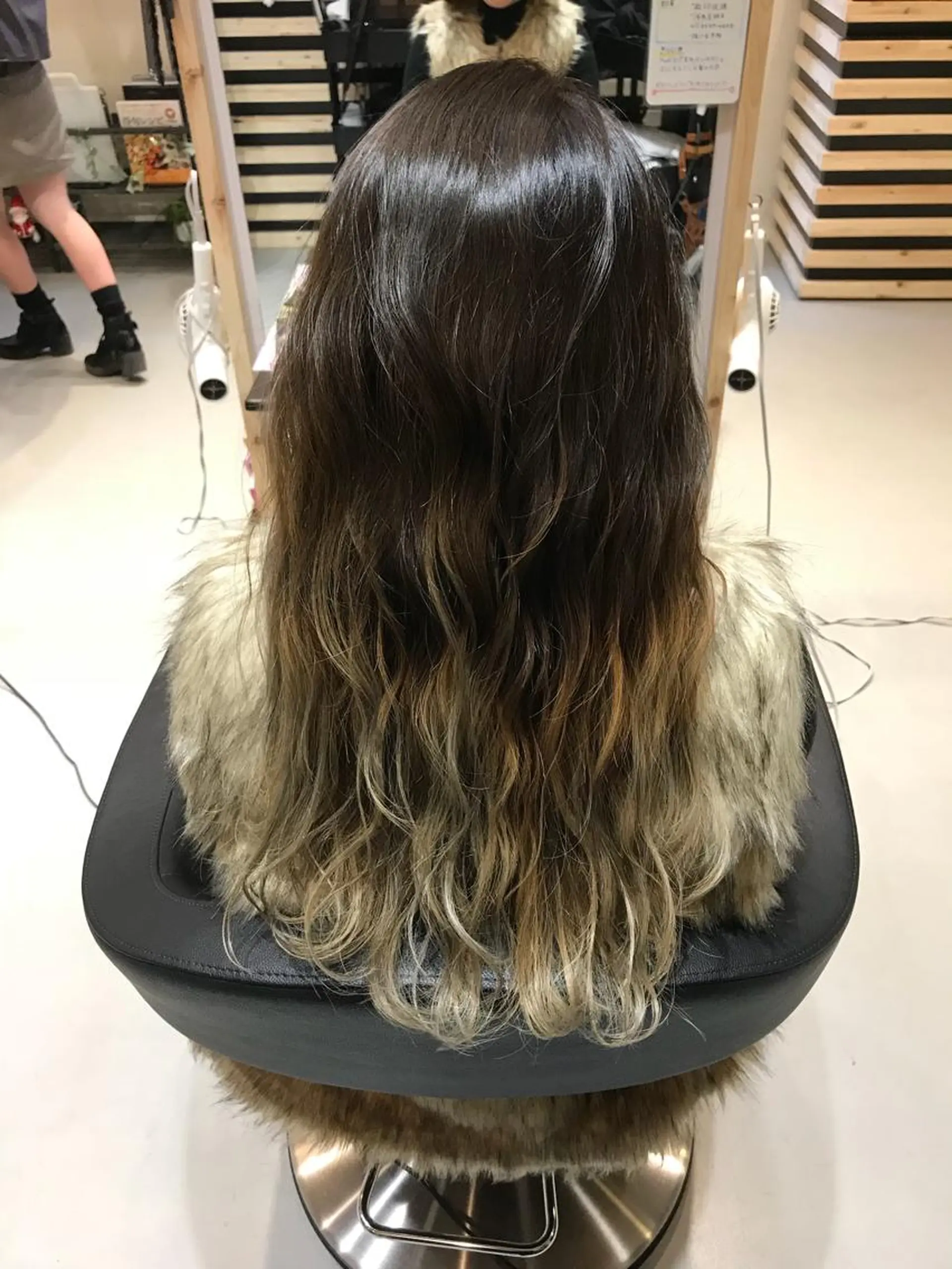 ロング カラー ブリーチ ブルーカラー グラデーションカラー 大久保 隆蔵のヘアスタイル