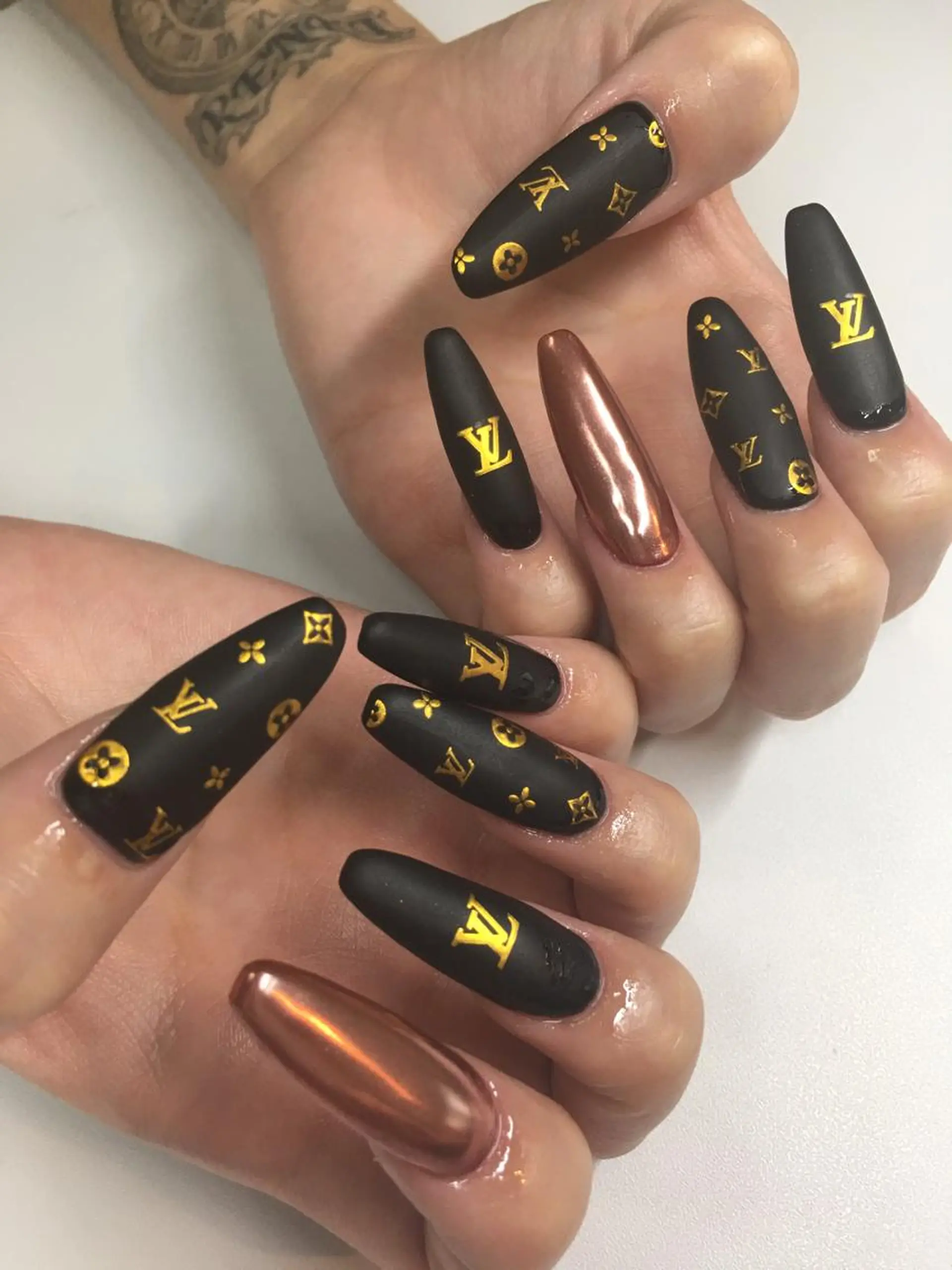 ネイル ミラーネイル 持ち込み ハンドネイル glow_ nailのネイルデザイン