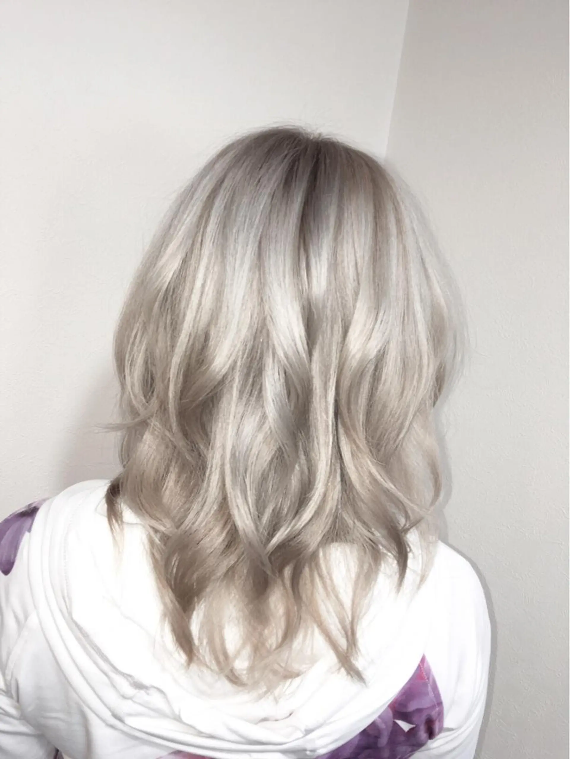 ミディアム ヤマグチ ヒカルのヘアスタイル