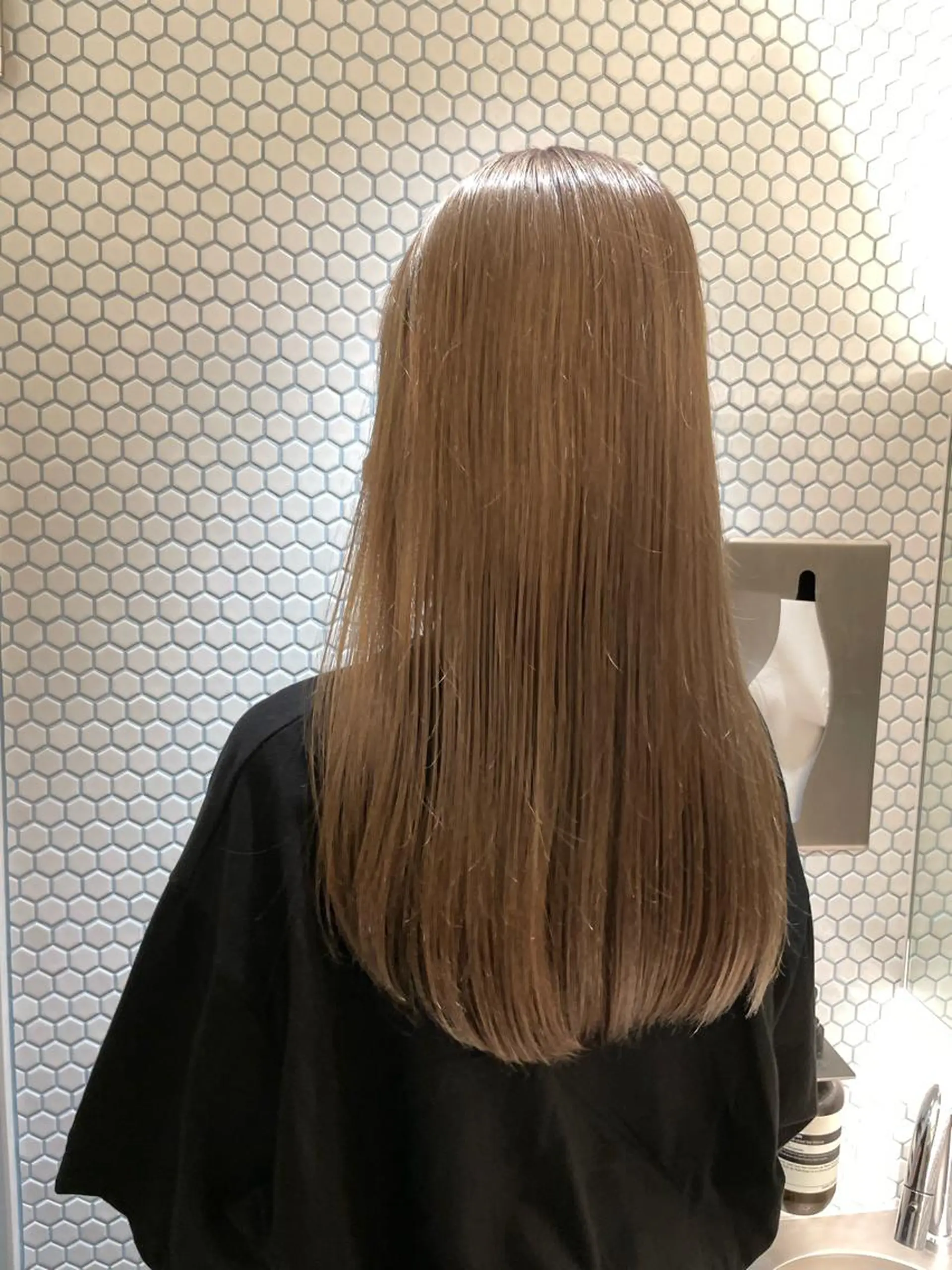 ロング カラー ネイル マツエク・マツパ アイブロウ ⭐ハイトーンブリーチ ミルクティーピンクのヘアスタイル