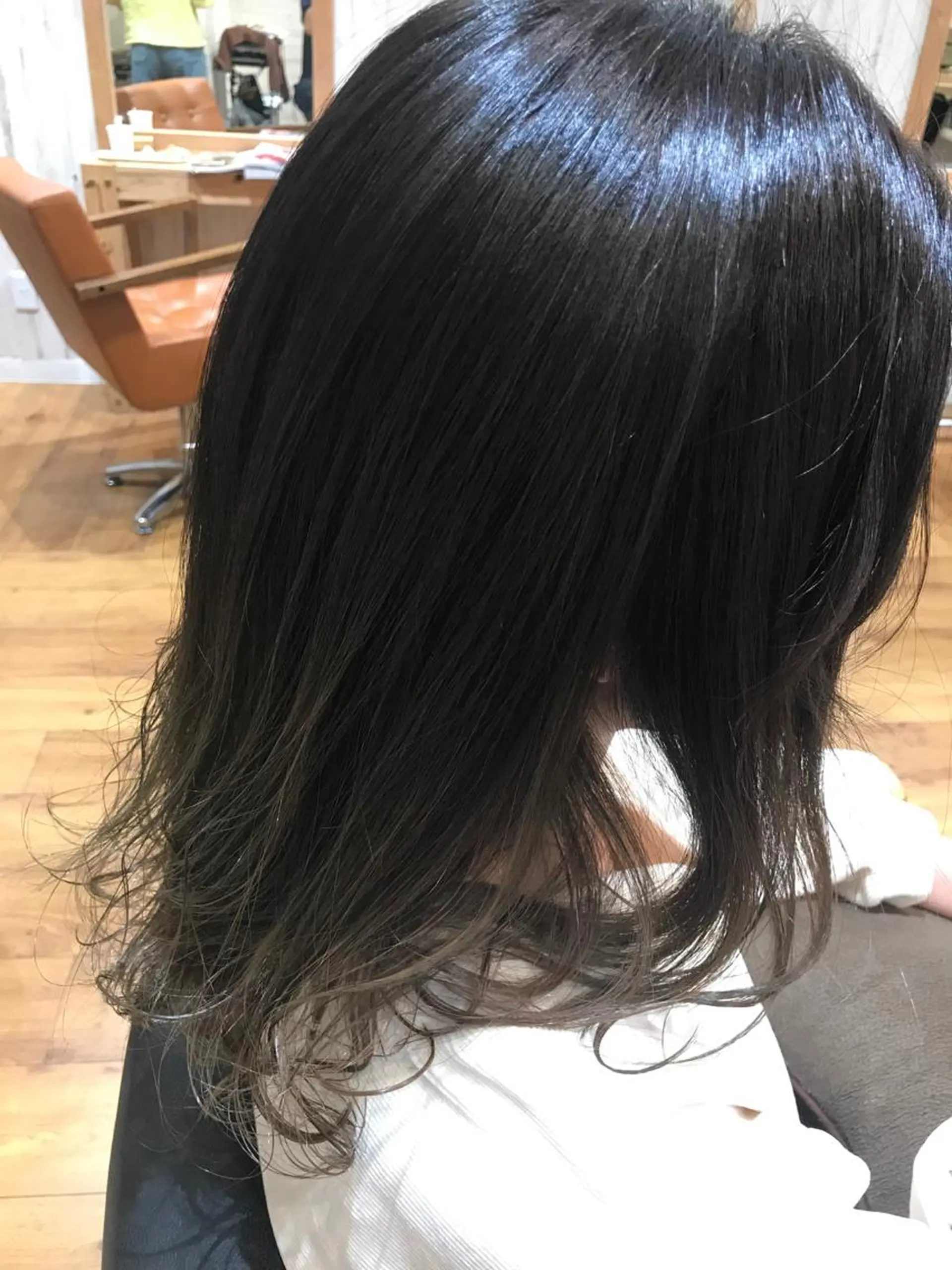 ミディアム カット ヘアカラー 緑地公園美容室 neohairのヘアスタイル