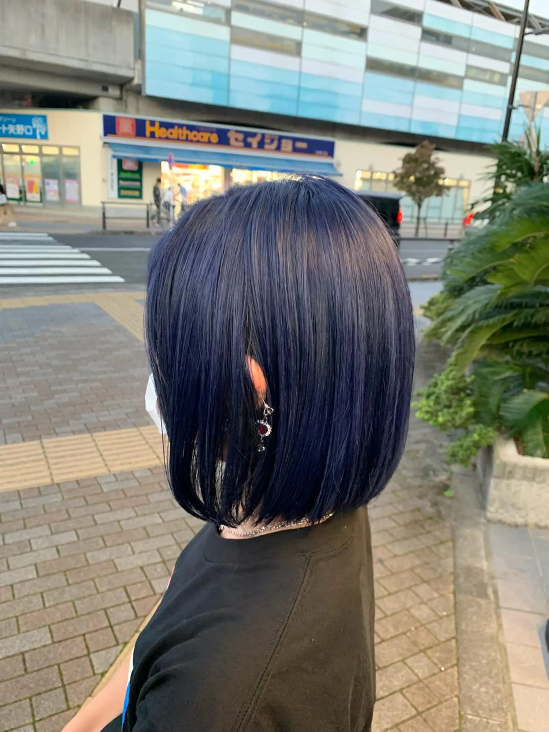 ショート カラー ブルーカラー ブルージュ カット ヘアカラー トリートメント hairworksbadass所属・菊地 旬のヘアスタイル