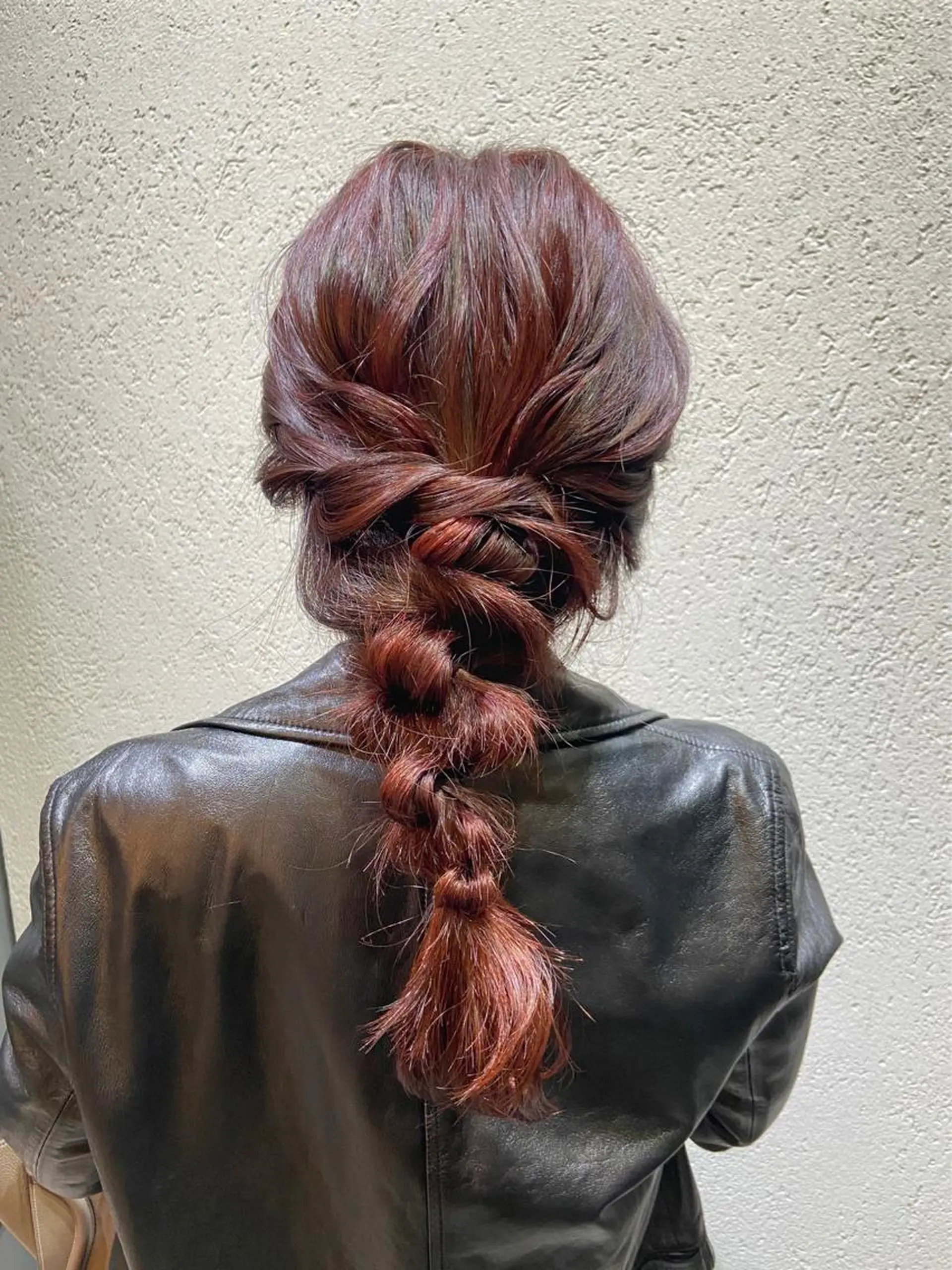 ロング カラー レッドカラー ノイシキ サキのヘアスタイル