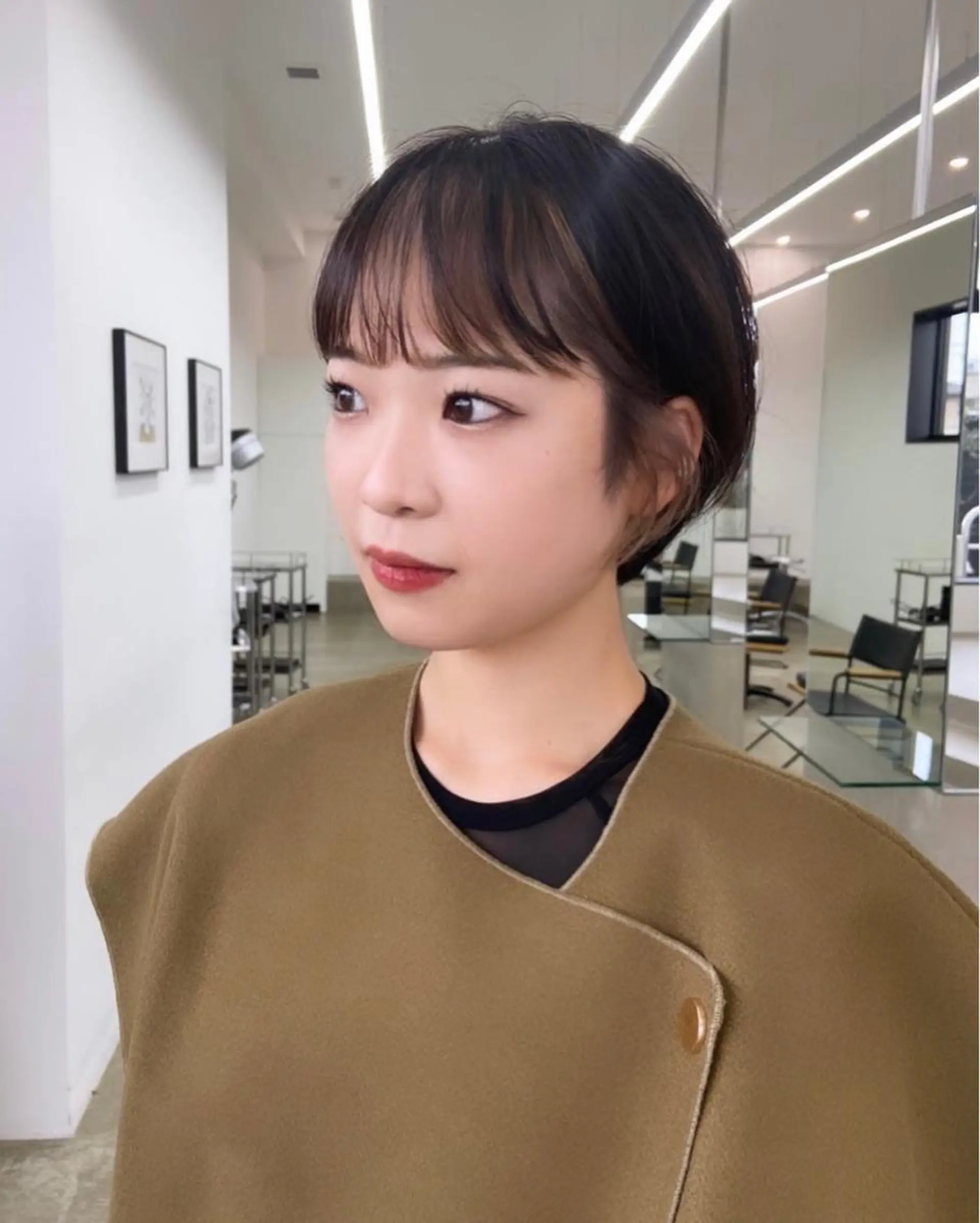 ショート カラー ミストバング  フェイスフレーミング 山岸 未玖のヘアスタイル